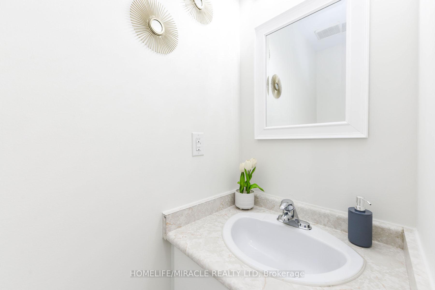 Photo 5 of 40 Calmist Crescent, Brampton, Fletcher's West — HOMEH