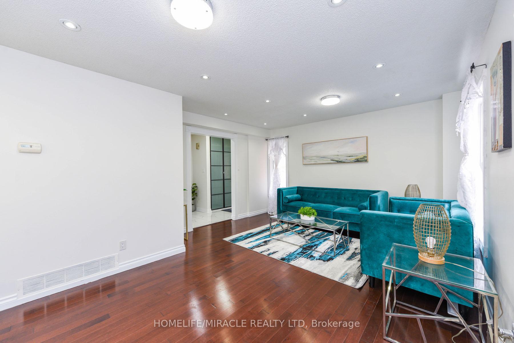 Photo 10 of 40 Calmist Crescent, Brampton, Fletcher's West — HOMEH