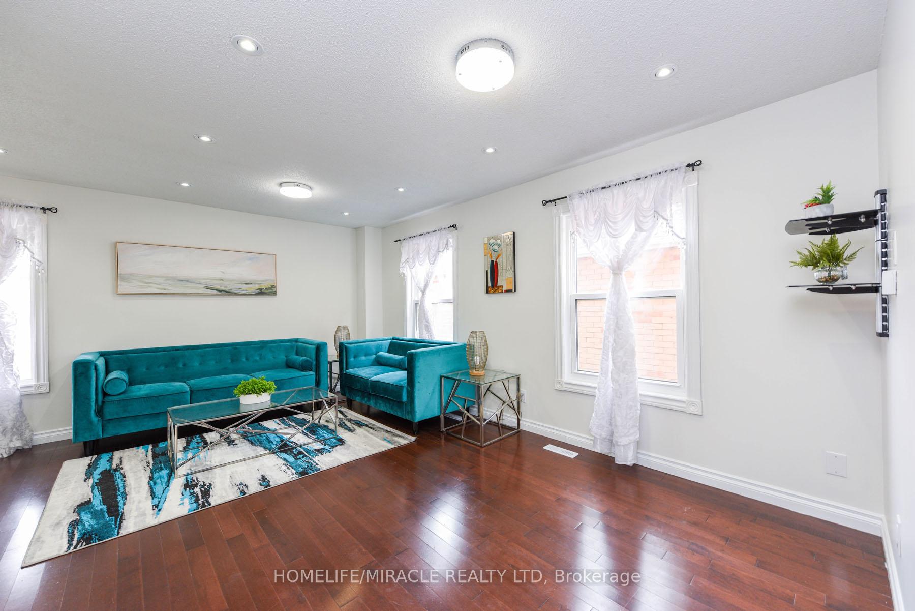 Photo 11 of 40 Calmist Crescent, Brampton, Fletcher's West — HOMEH