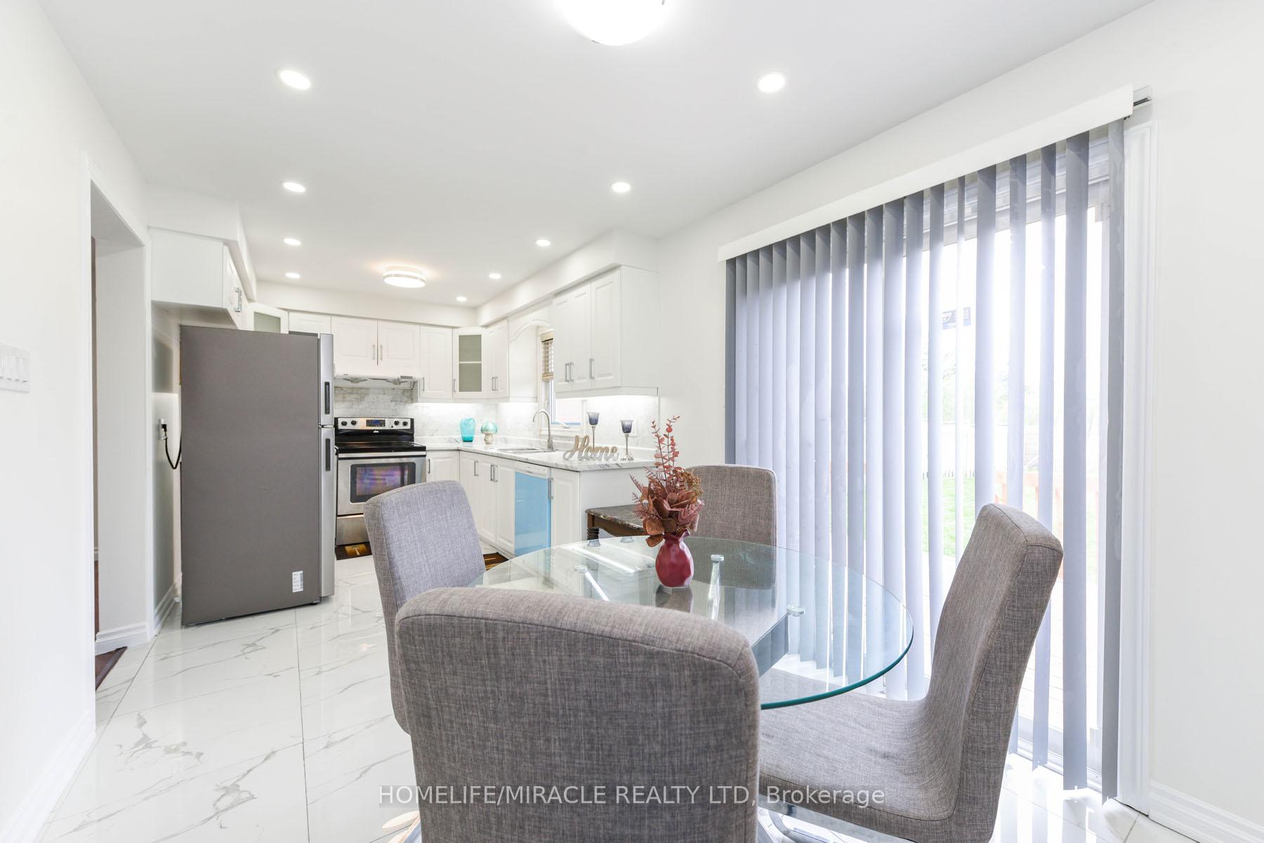 Photo 15 of 40 Calmist Crescent, Brampton, Fletcher's West — HOMEH