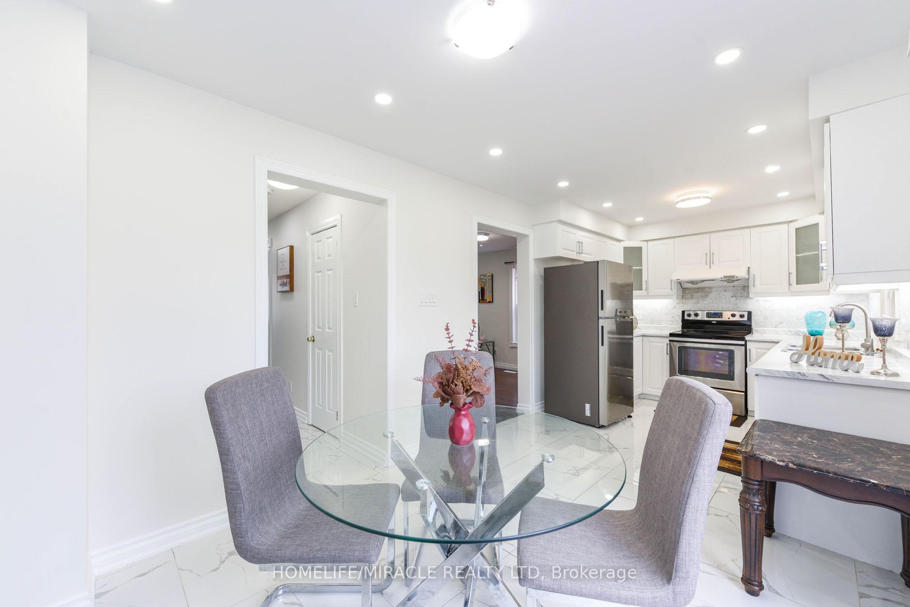 Photo 17 of 40 Calmist Crescent, Brampton, Fletcher's West — HOMEH