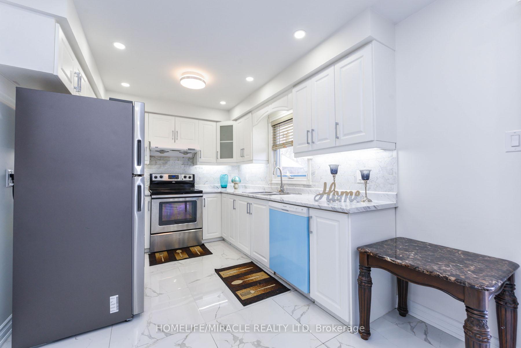 Photo 16 of 40 Calmist Crescent, Brampton, Fletcher's West — HOMEH