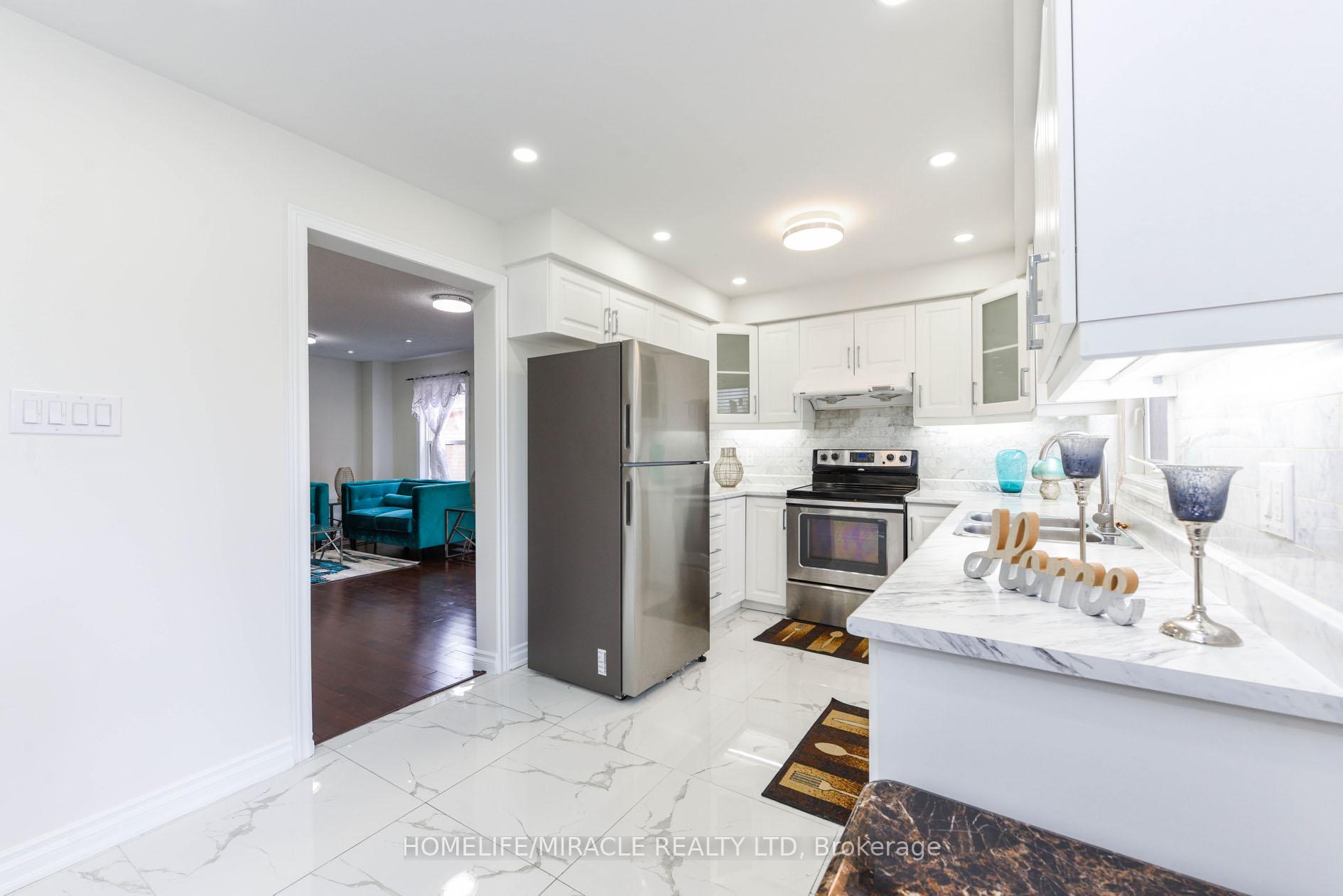 Photo 13 of 40 Calmist Crescent, Brampton, Fletcher's West — HOMEH
