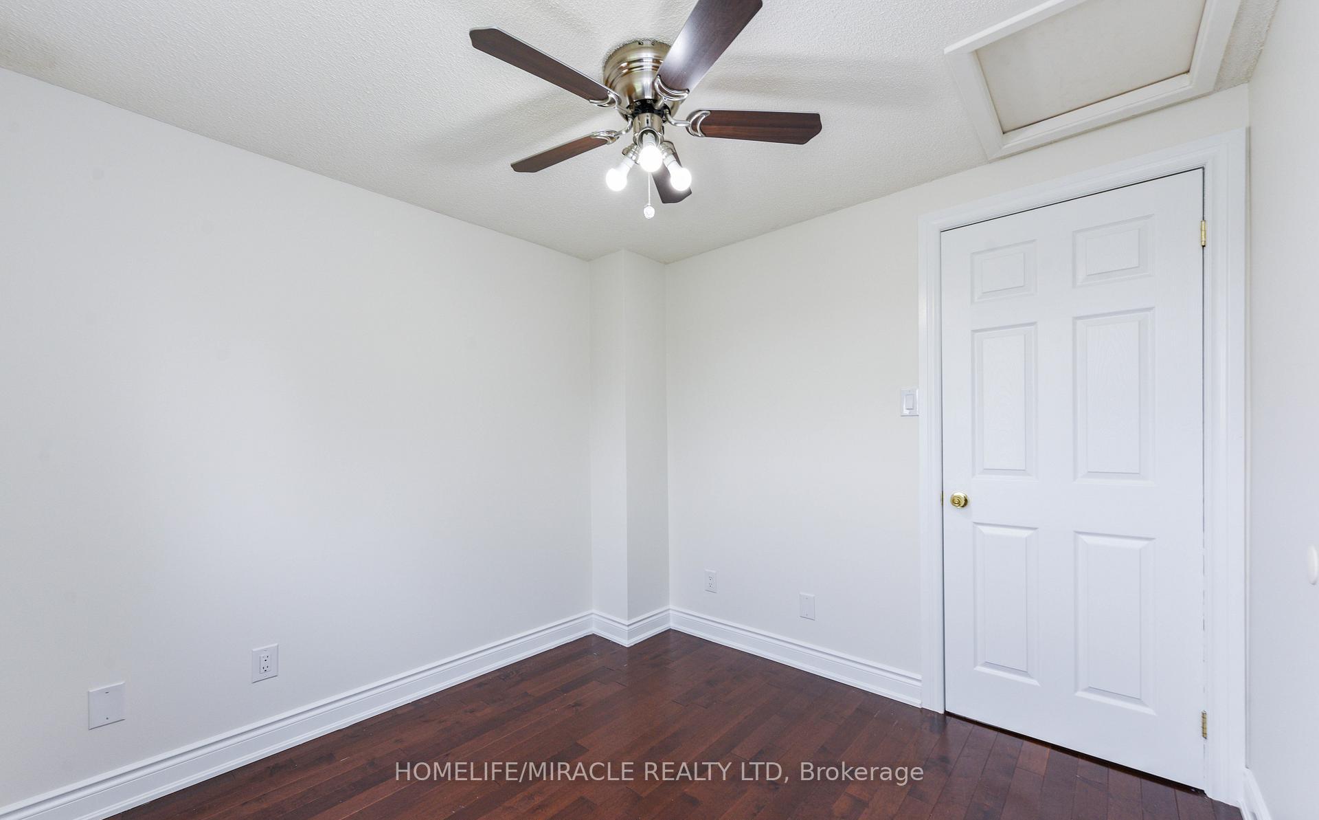 Photo 18 of 40 Calmist Crescent, Brampton, Fletcher's West — HOMEH