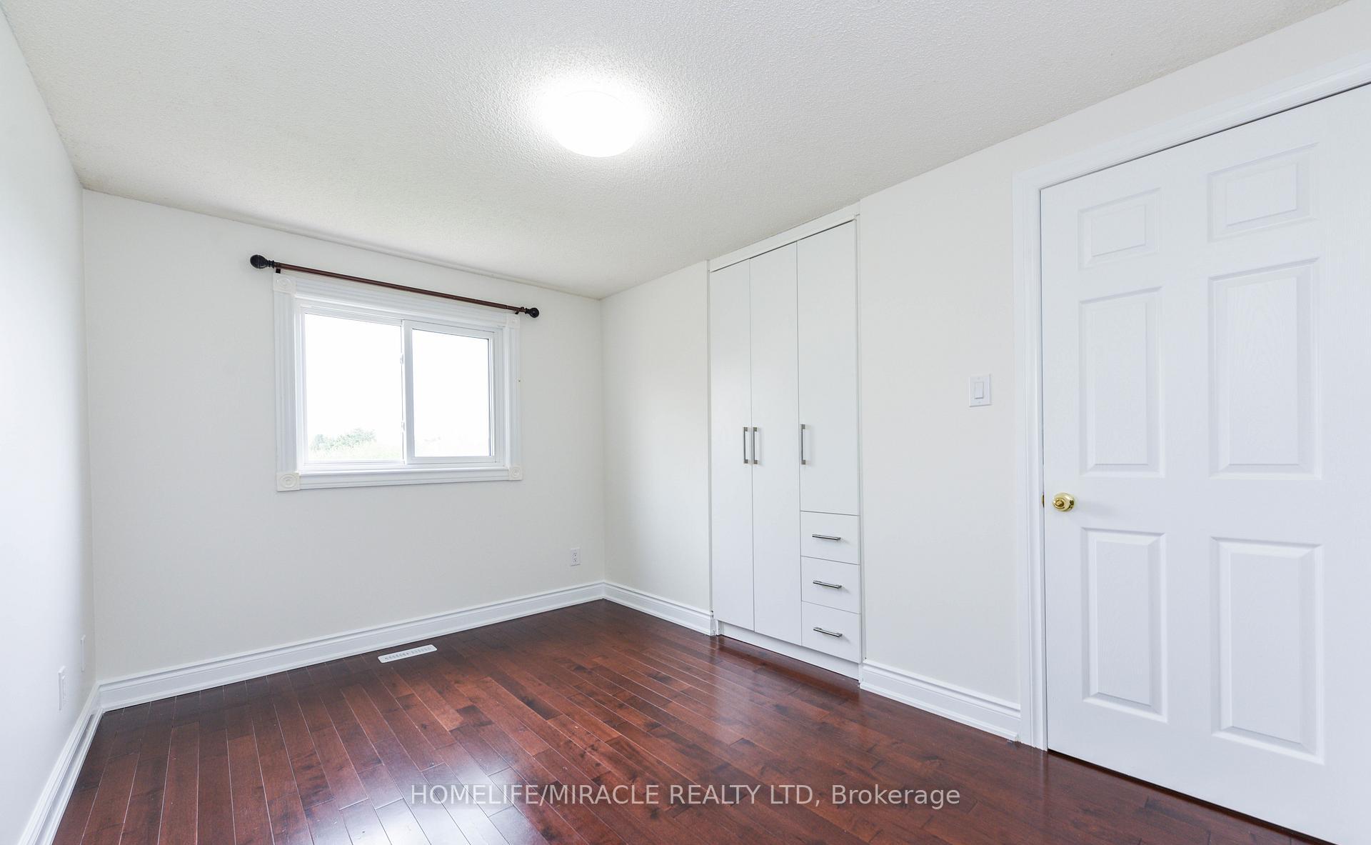 Photo 21 of 40 Calmist Crescent, Brampton, Fletcher's West — HOMEH