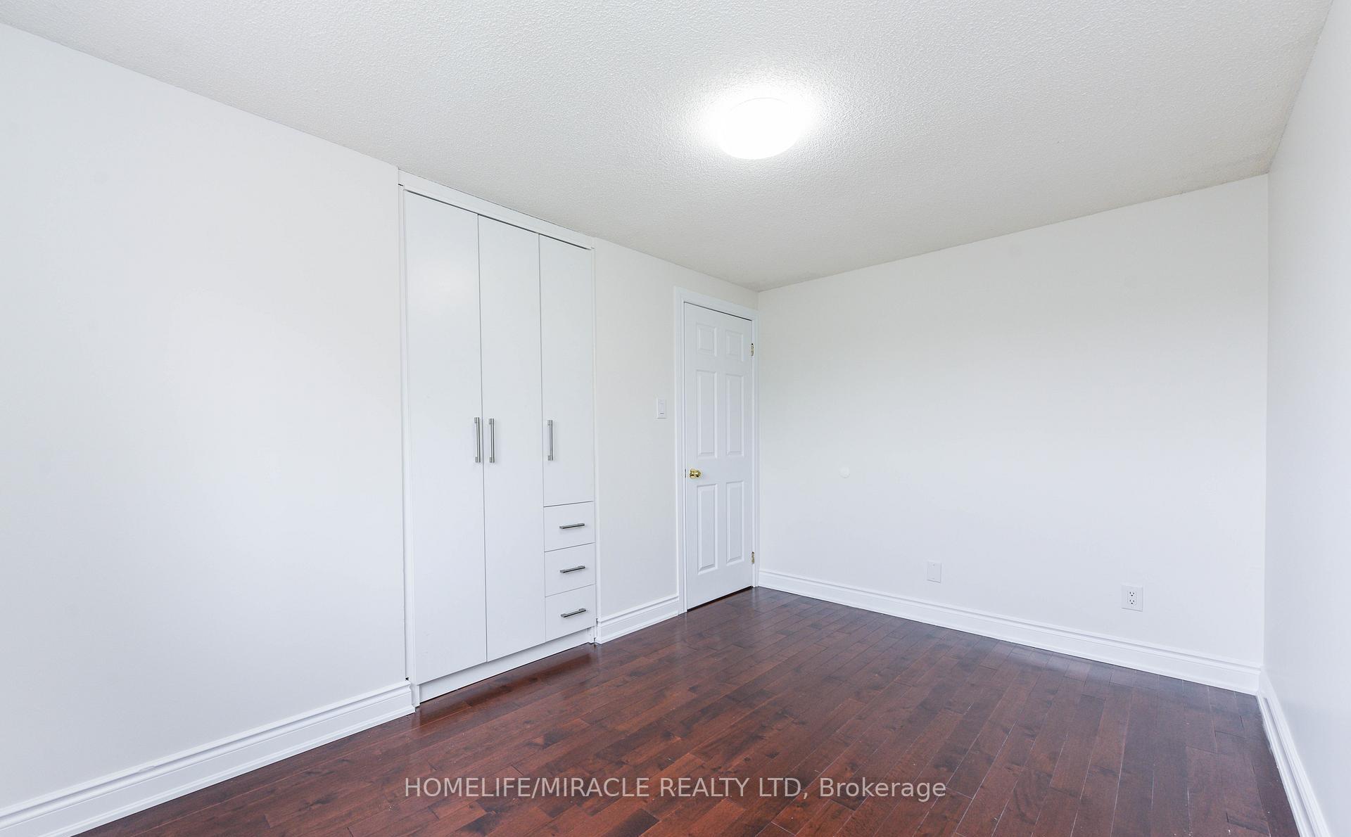 Photo 24 of 40 Calmist Crescent, Brampton, Fletcher's West — HOMEH