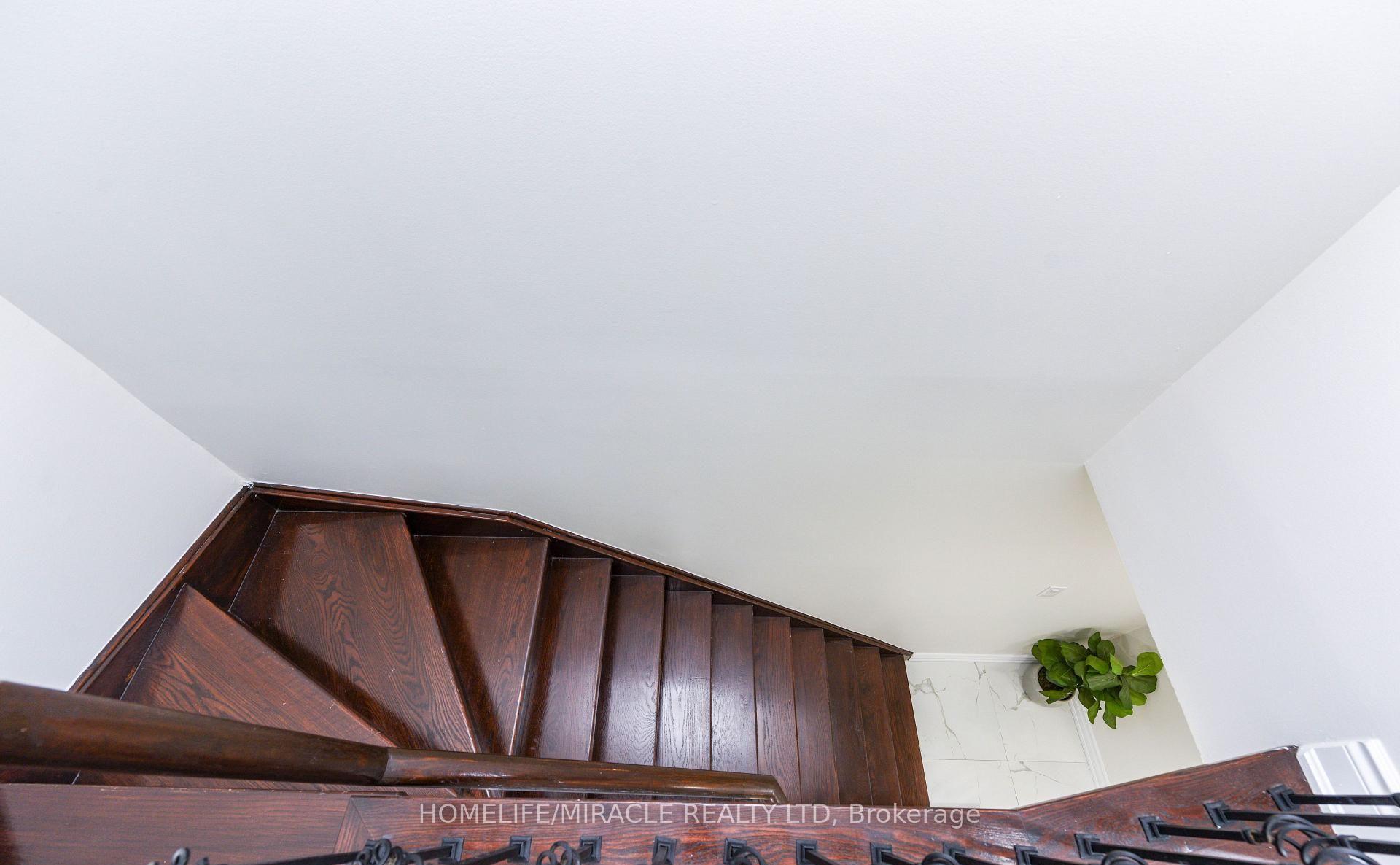 Photo 38 of 40 Calmist Crescent, Brampton, Fletcher's West — HOMEH