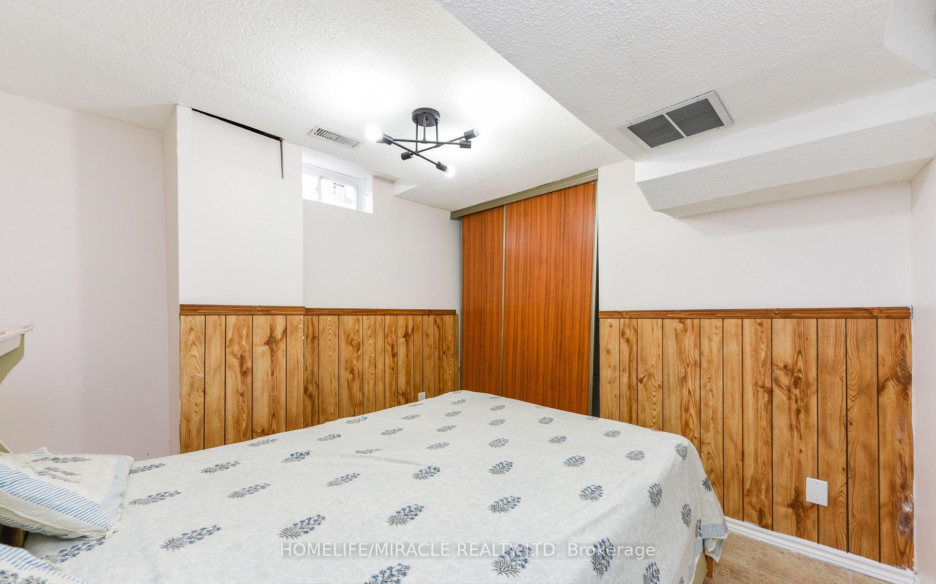 Photo 31 of 40 Calmist Crescent, Brampton, Fletcher's West — HOMEH