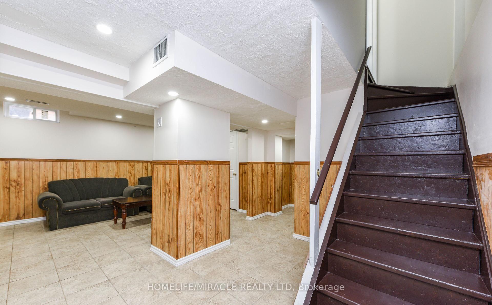 Photo 34 of 40 Calmist Crescent, Brampton, Fletcher's West — HOMEH