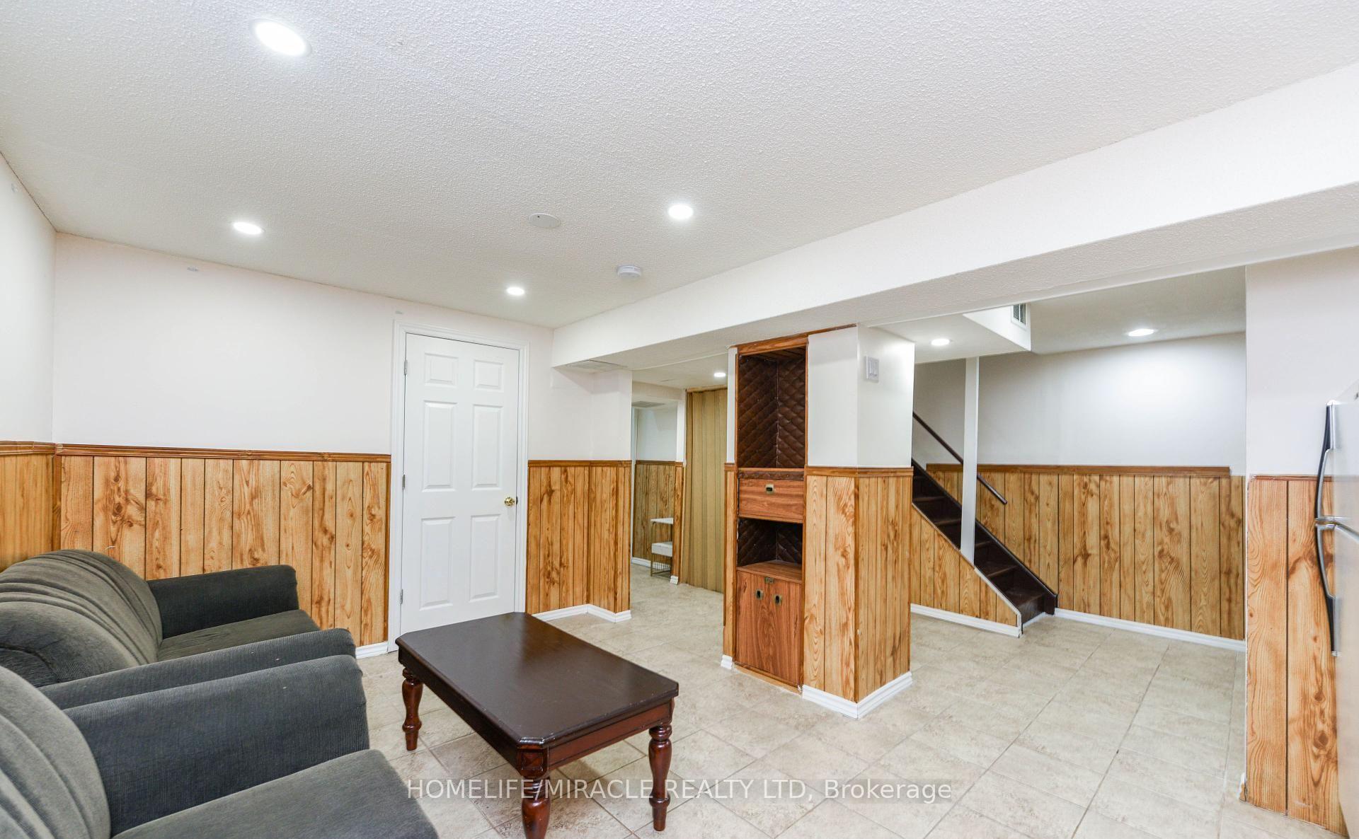 Photo 37 of 40 Calmist Crescent, Brampton, Fletcher's West — HOMEH