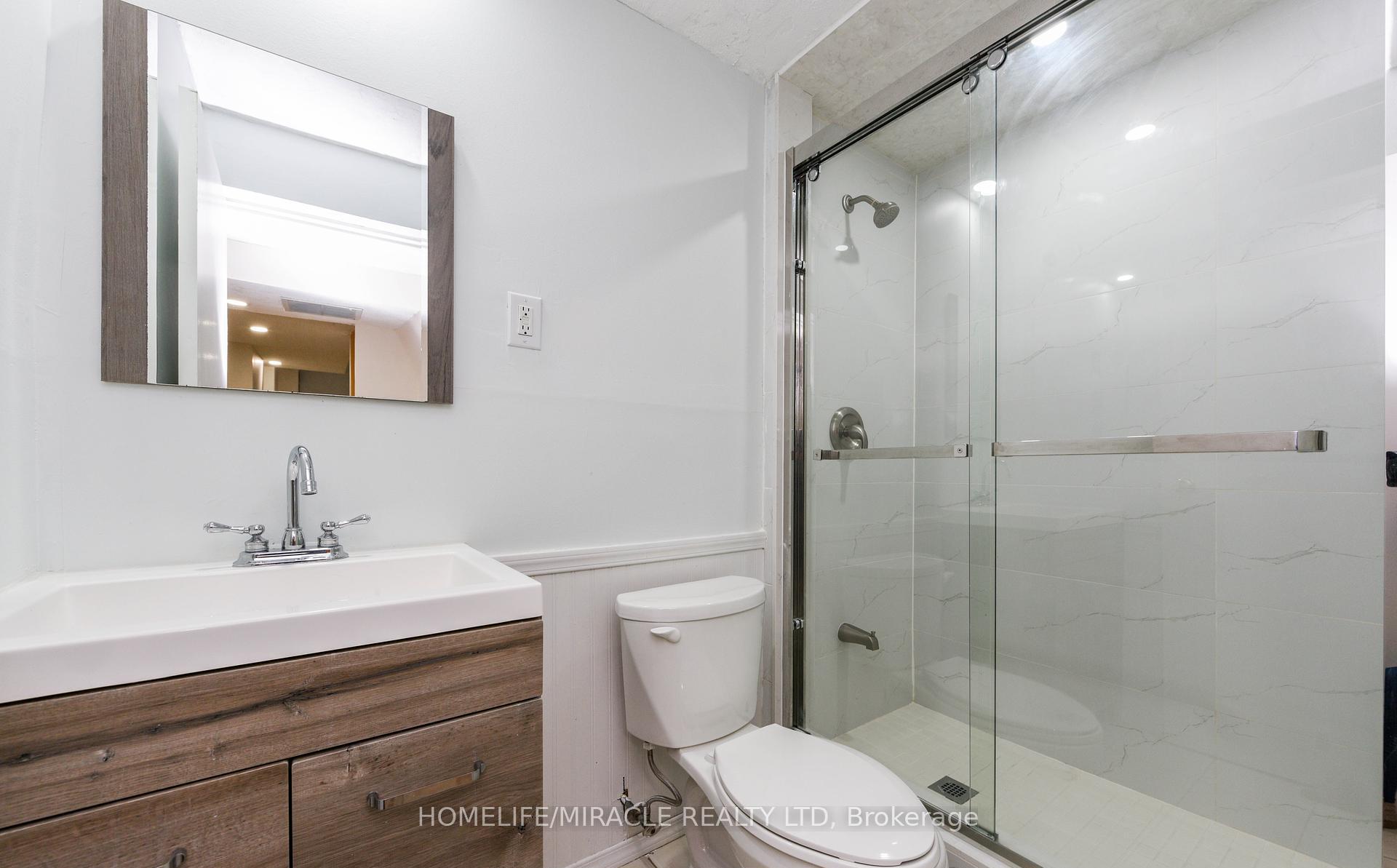 Photo 28 of 40 Calmist Crescent, Brampton, Fletcher's West — HOMEH