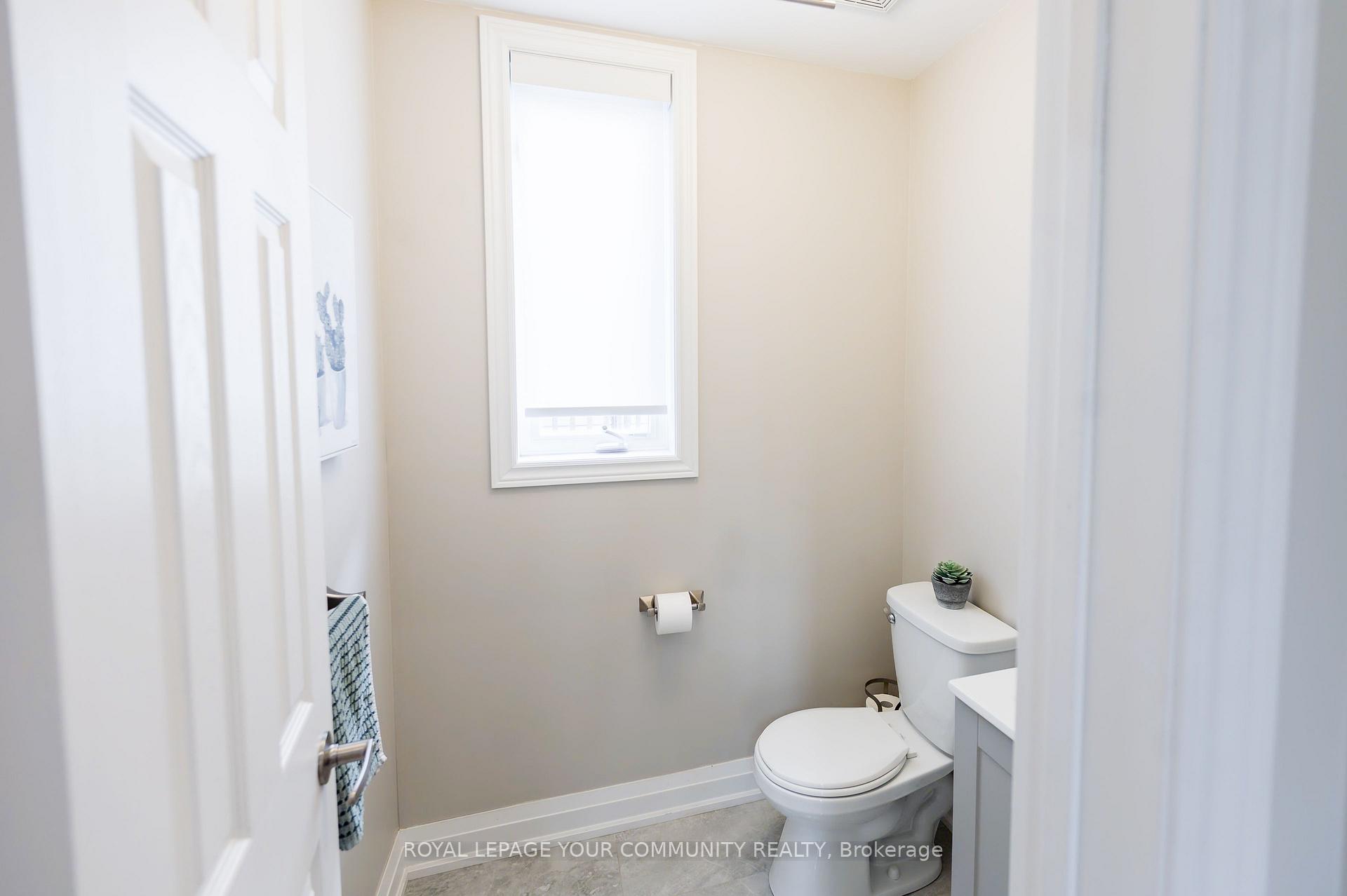 Photo 51 of 48 Dr Jones, King, Schomberg — HOMEH