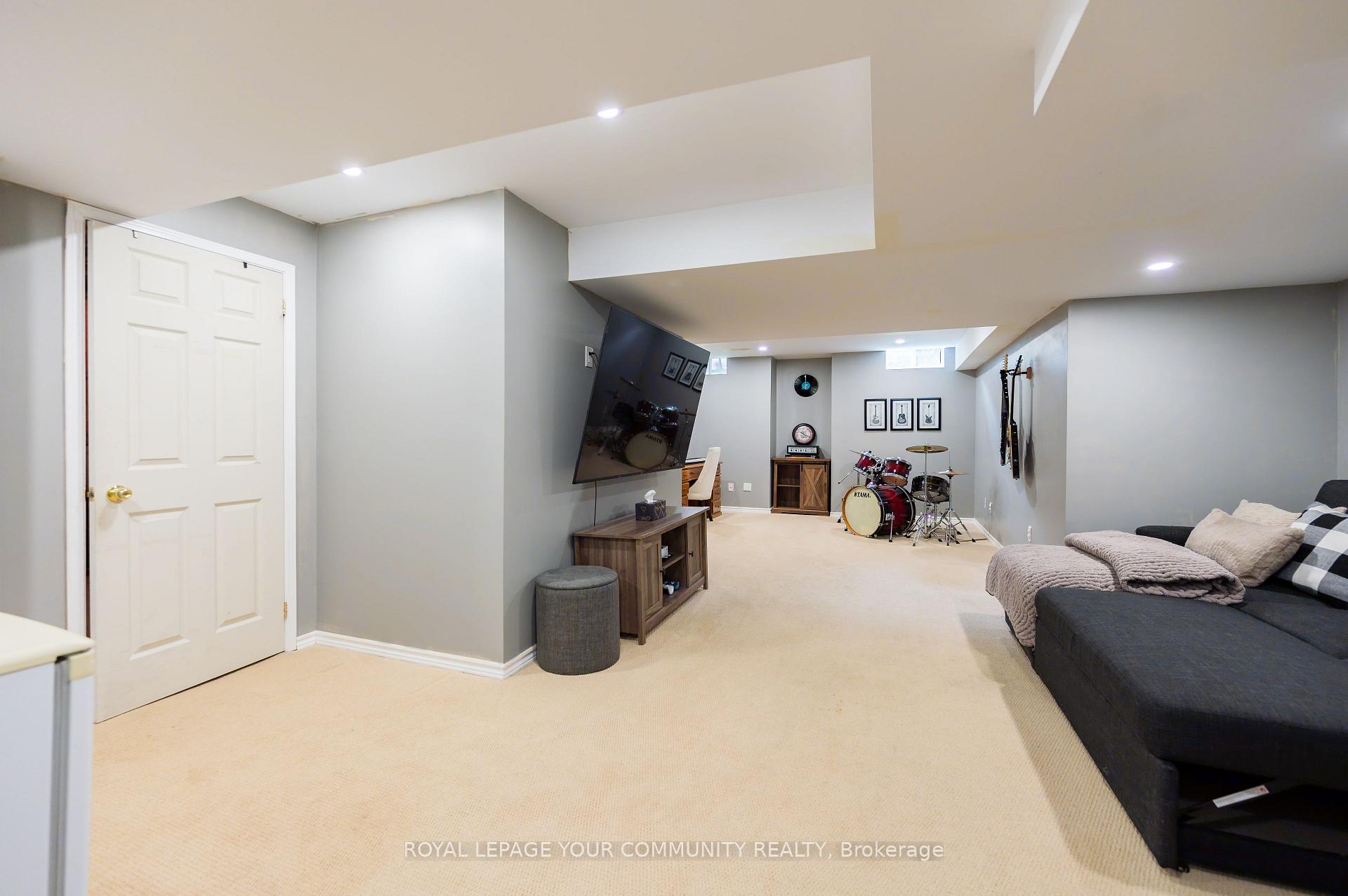 Photo 62 of 48 Dr Jones, King, Schomberg — HOMEH