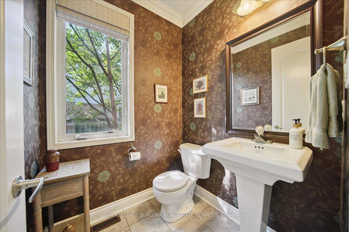 Photo 9 of 819 Howden Crescent, Milton, Coates — HOMEH
