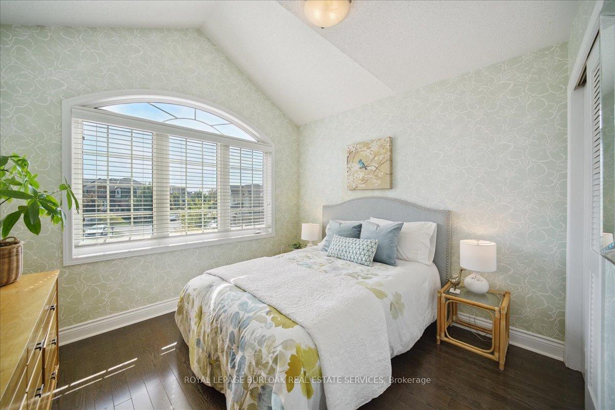 Photo 12 of 819 Howden Crescent, Milton, Coates — HOMEH
