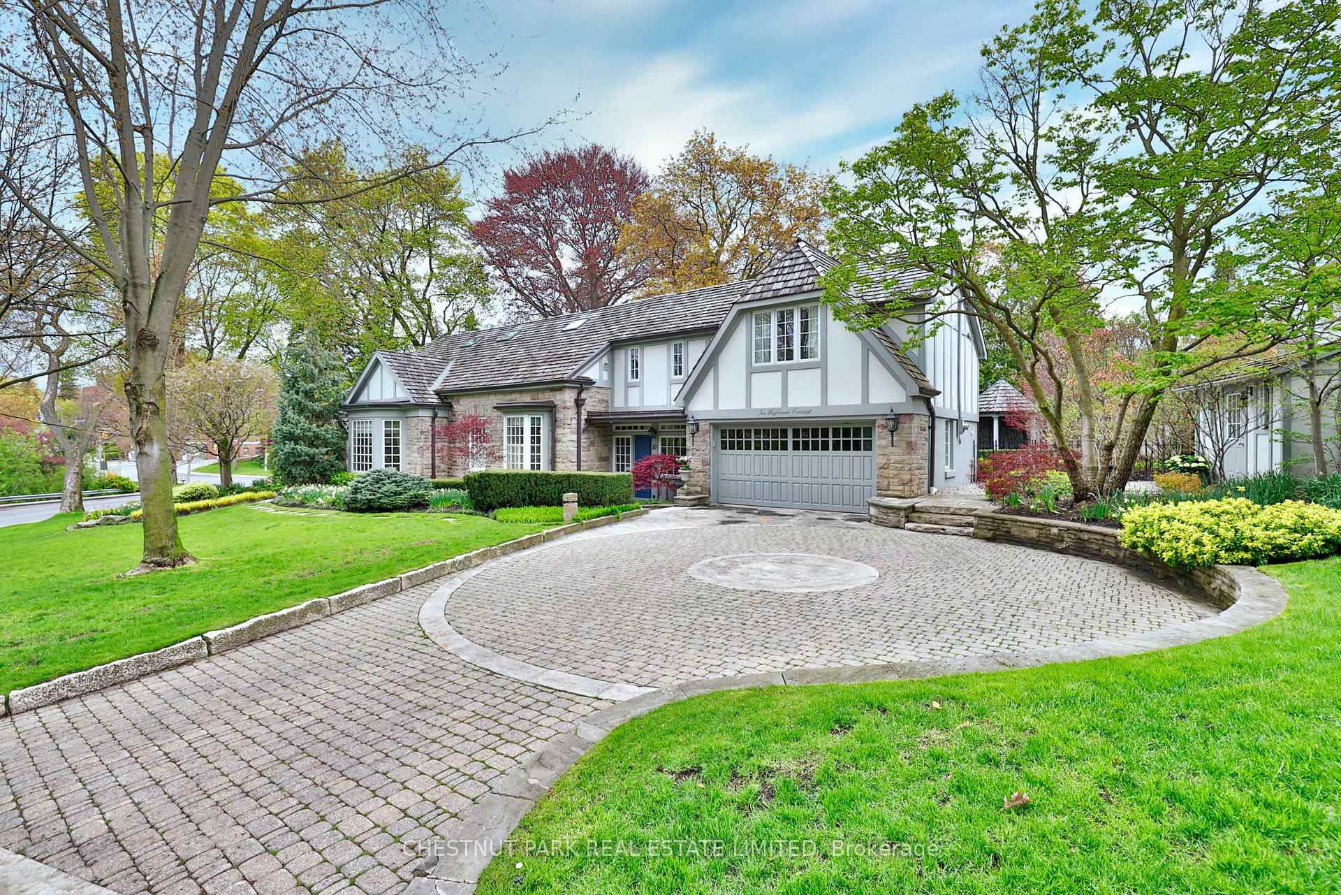 Photo 1 of 10 Weybourne Crescent, Toronto, Lawrence Park South — HOMEH