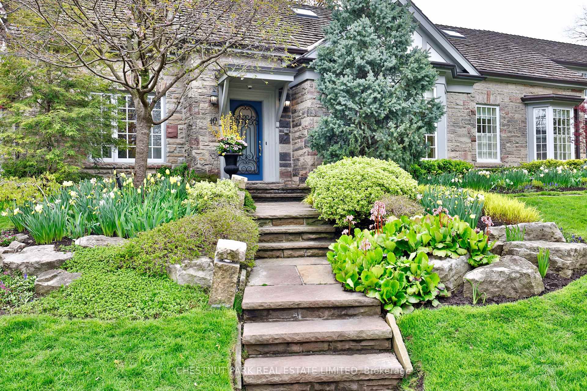 Photo 6 of 10 Weybourne Crescent, Toronto, Lawrence Park South — HOMEH