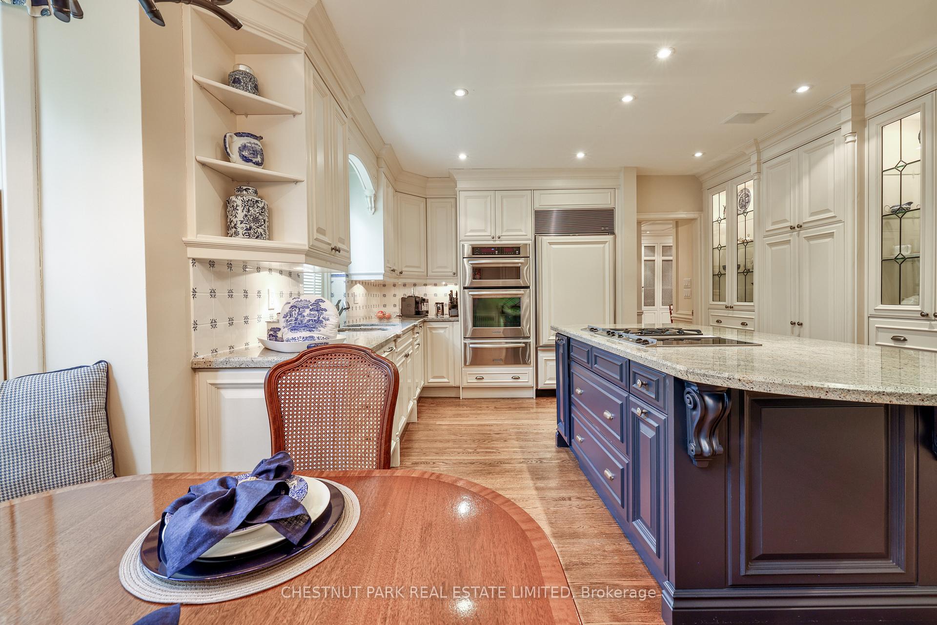 Photo 13 of 10 Weybourne Crescent, Toronto, Lawrence Park South — HOMEH
