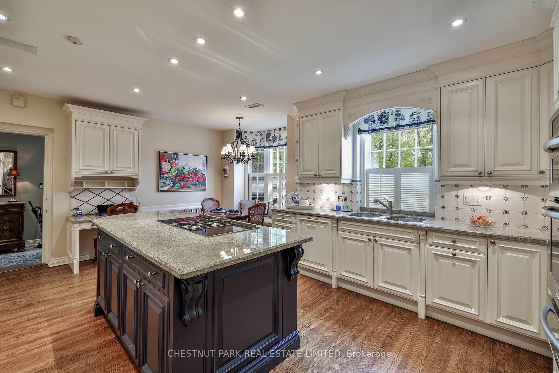 Photo 17 of 10 Weybourne Crescent, Toronto, Lawrence Park South — HOMEH
