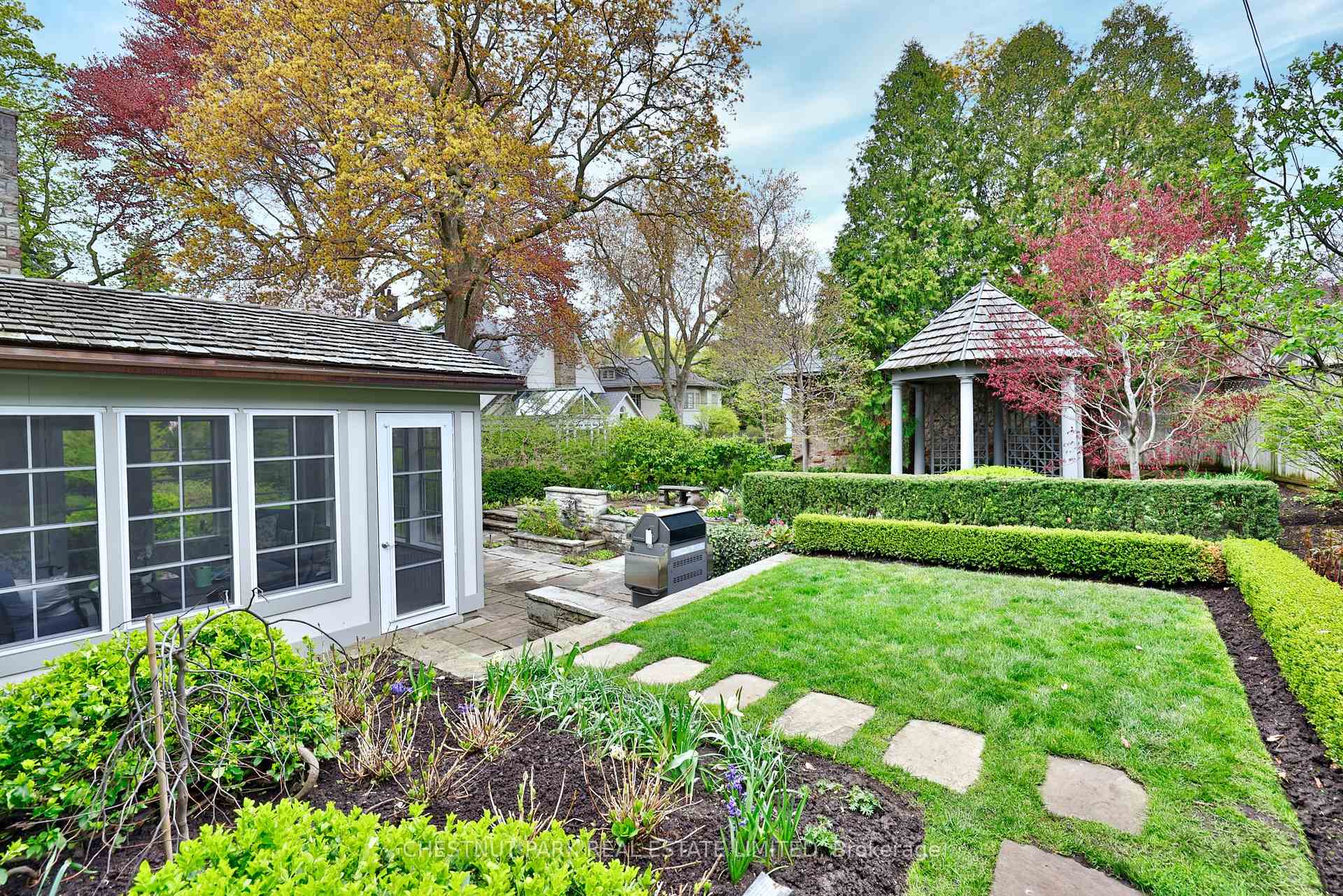 Photo 36 of 10 Weybourne Crescent, Toronto, Lawrence Park South — HOMEH