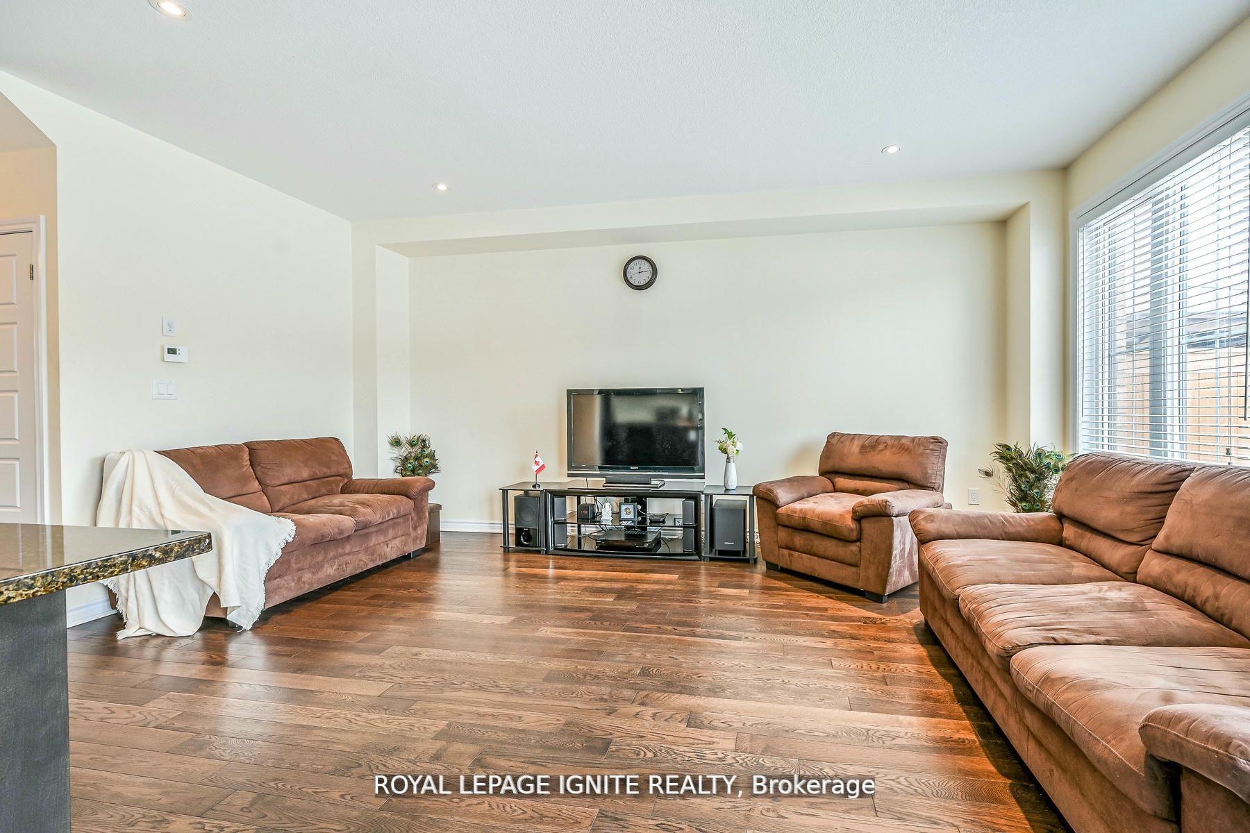 Photo 9 of 20 Queen Mary Boulevard, Hamilton, Stoney Creek Mountain — HOMEH