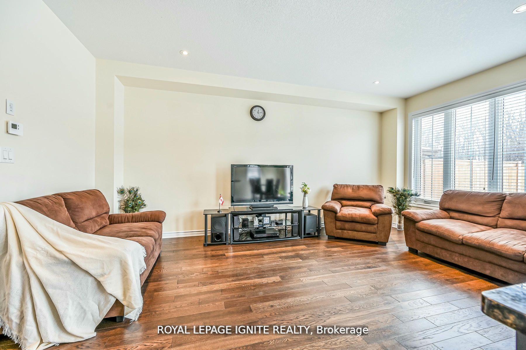 Photo 10 of 20 Queen Mary Boulevard, Hamilton, Stoney Creek Mountain — HOMEH
