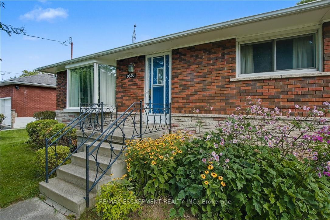 Photo 2 of 9840 Dickenson Road W, Hamilton, Airport Employment Area — HOMEH