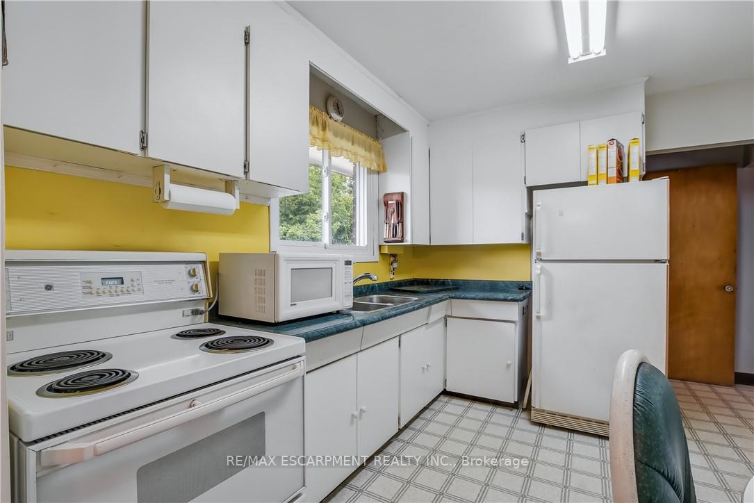 Photo 9 of 9840 Dickenson Road W, Hamilton, Airport Employment Area — HOMEH