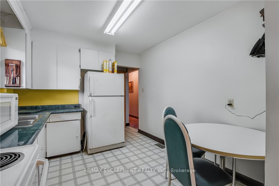 Photo 14 of 9840 Dickenson Road W, Hamilton, Airport Employment Area — HOMEH