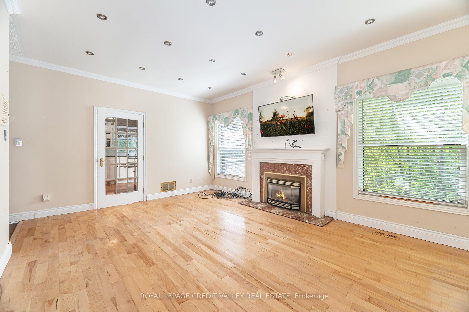 Photo 3 of 14 Starling Court, Brampton, Snelgrove — HOMEH