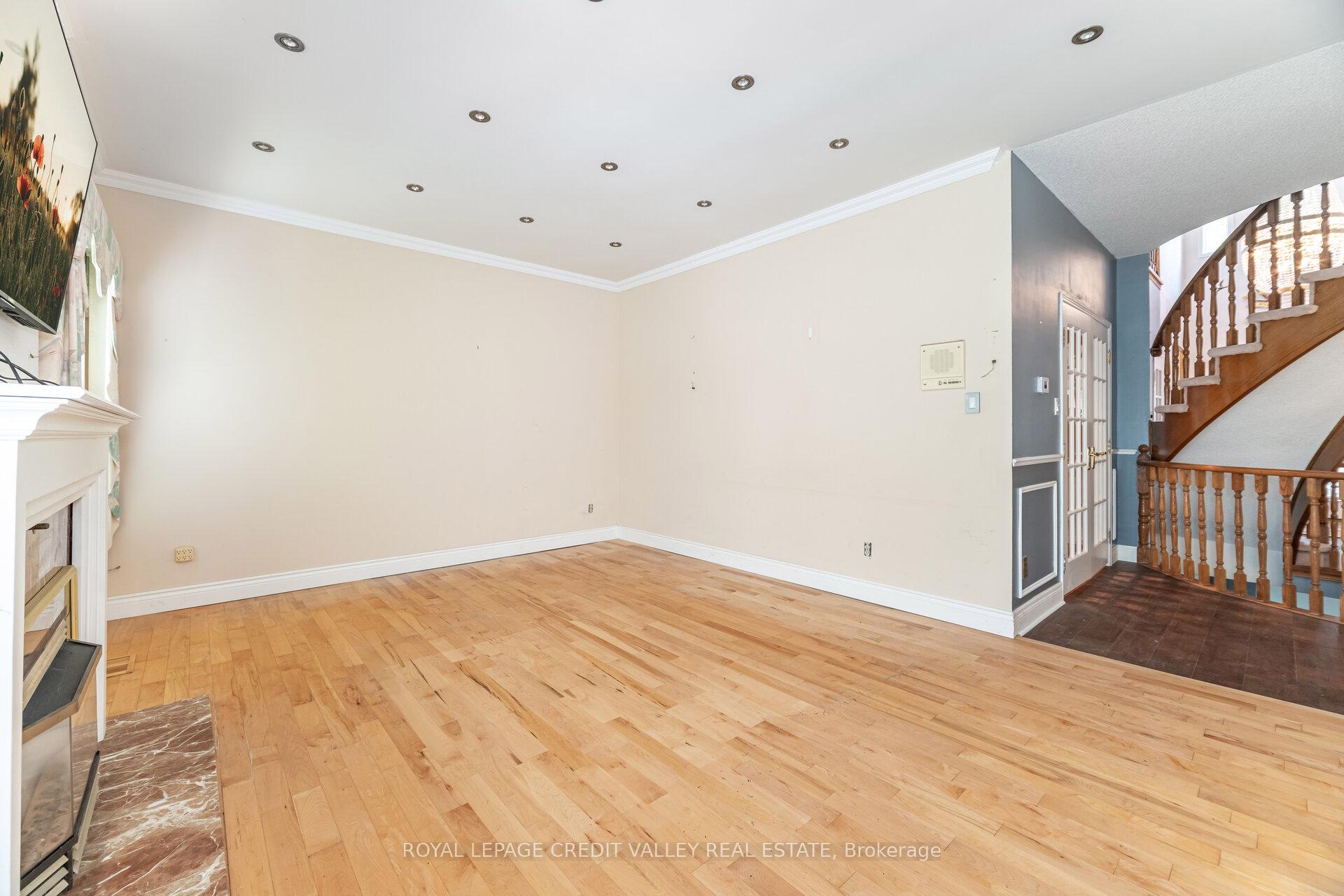 Photo 7 of 14 Starling Court, Brampton, Snelgrove — HOMEH