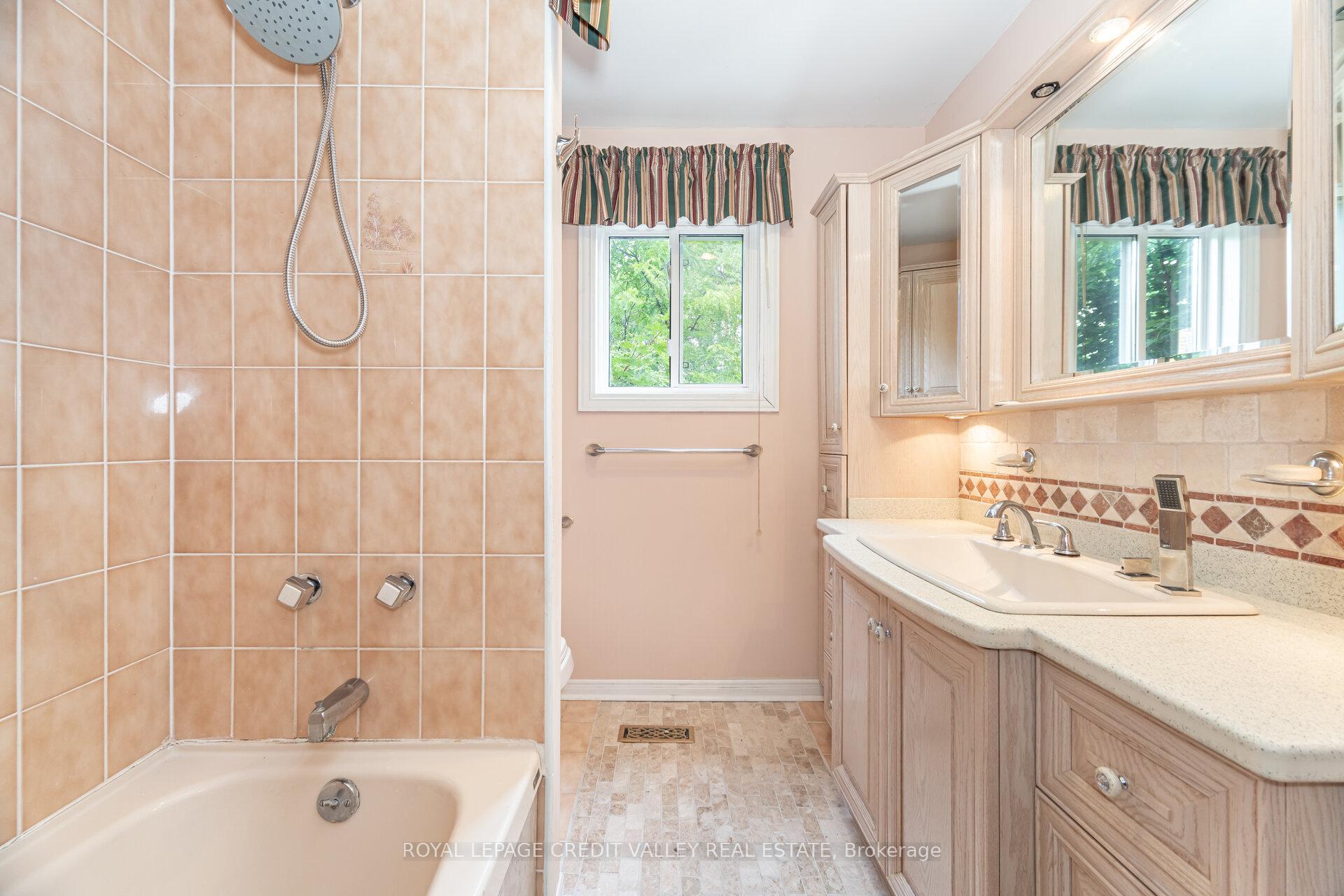 Photo 38 of 14 Starling Court, Brampton, Snelgrove — HOMEH