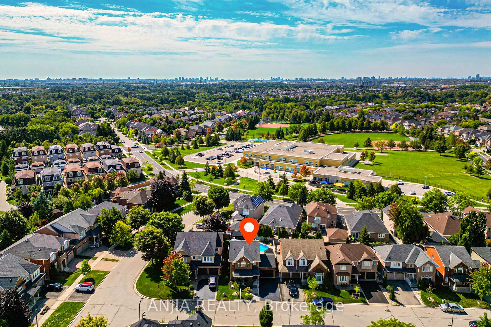Photo 2 of 19 Redpoll Avenue, Markham, Legacy — HOMEH