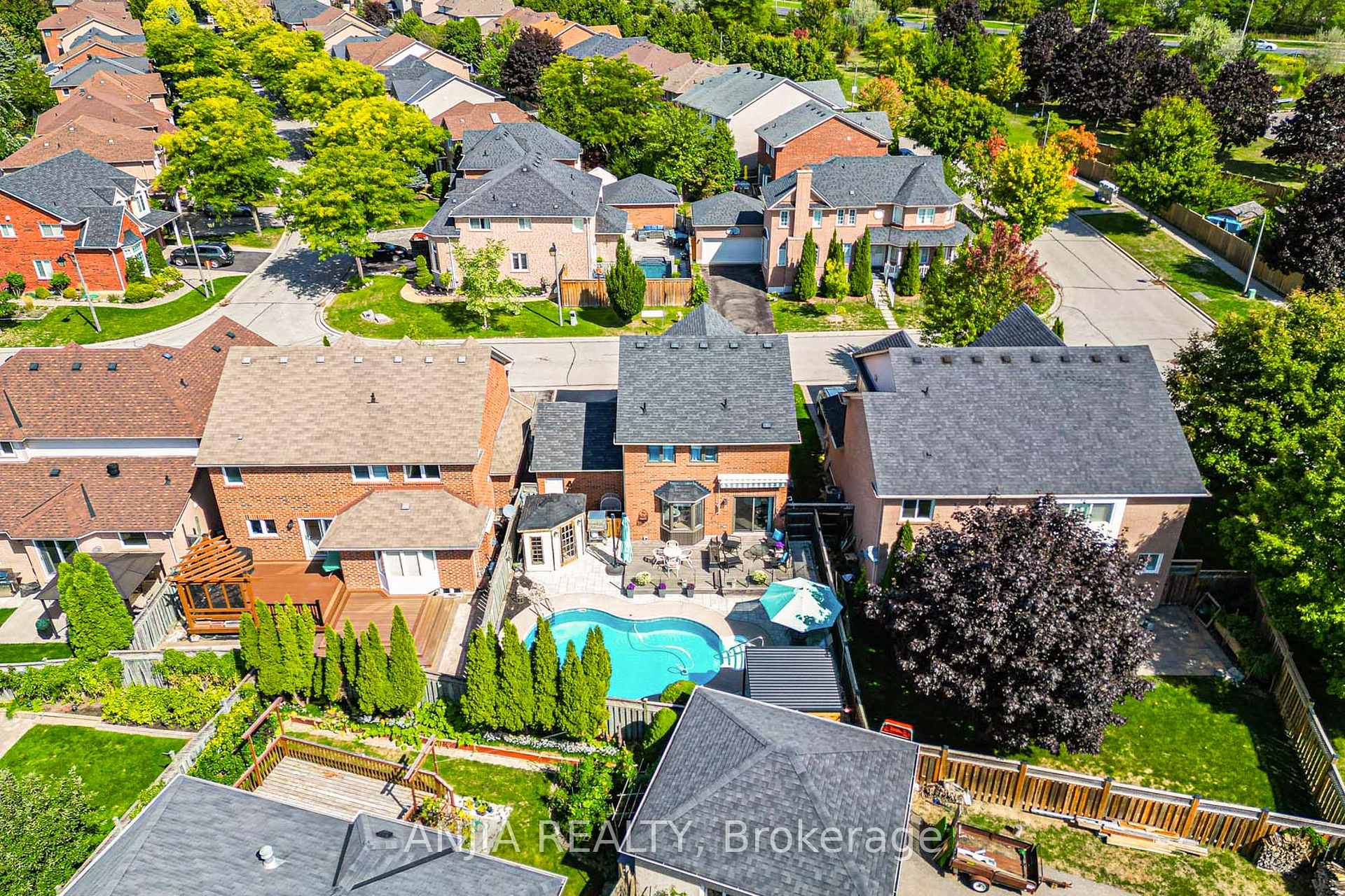 Photo 4 of 19 Redpoll Avenue, Markham, Legacy — HOMEH