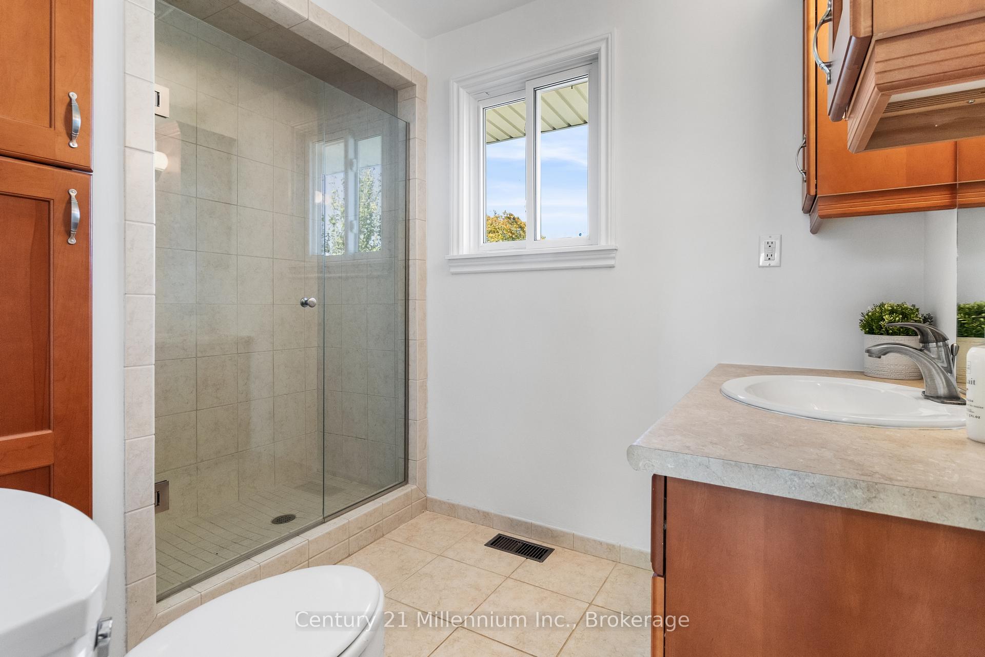 Photo 20 of 36 Shoreline Drive, St. Catharines, Lakeshore — HOMEH