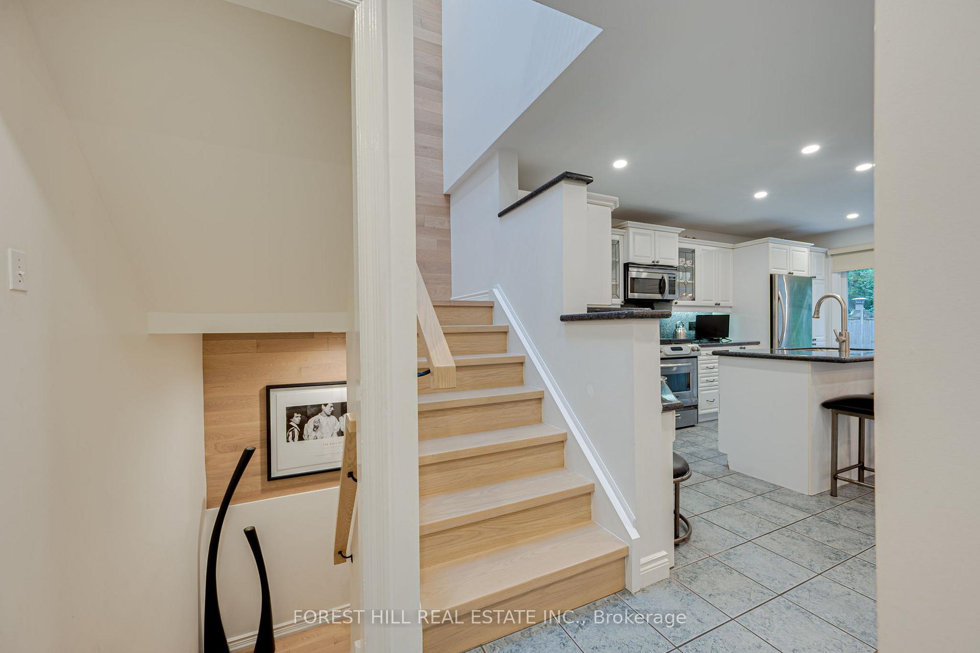 Photo 3 of 168 Borrows Street, Vaughan, Lakeview Estates — HOMEH