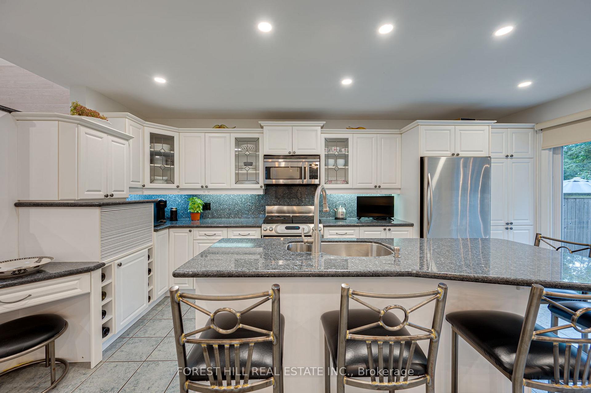 Photo 7 of 168 Borrows Street, Vaughan, Lakeview Estates — HOMEH