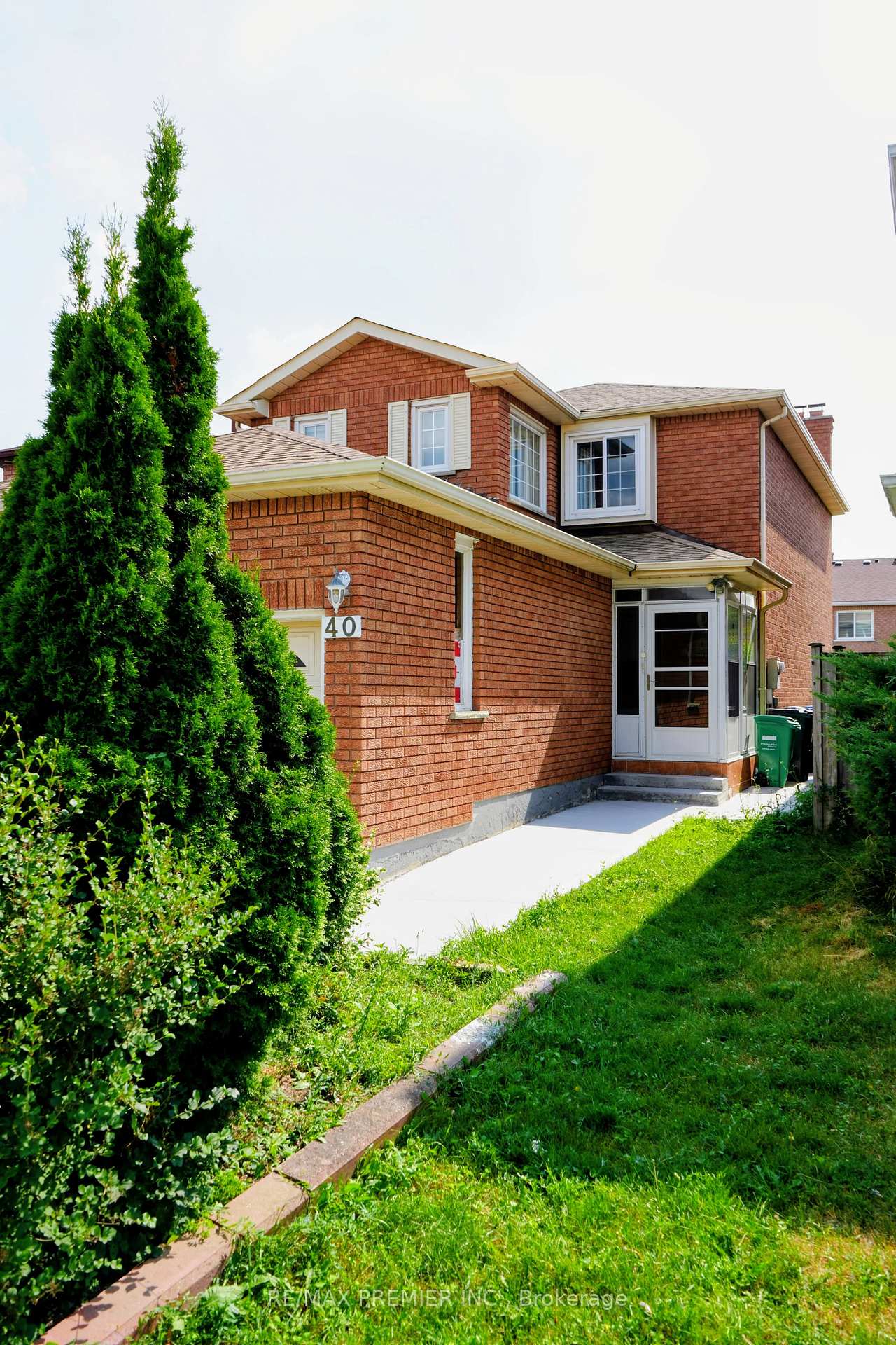 Photo 6 of 40 Kentucky Drive, Brampton, Fletcher's Creek South — HOMEH