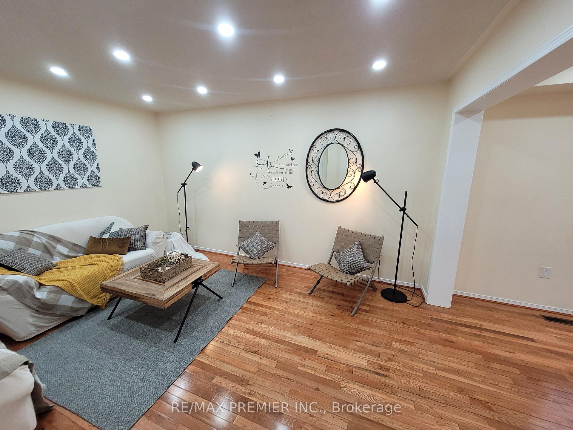 Photo 8 of 40 Kentucky Drive, Brampton, Fletcher's Creek South — HOMEH