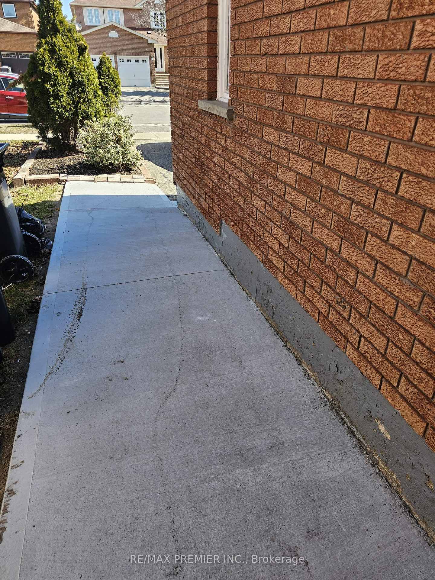 Photo 19 of 40 Kentucky Drive, Brampton, Fletcher's Creek South — HOMEH