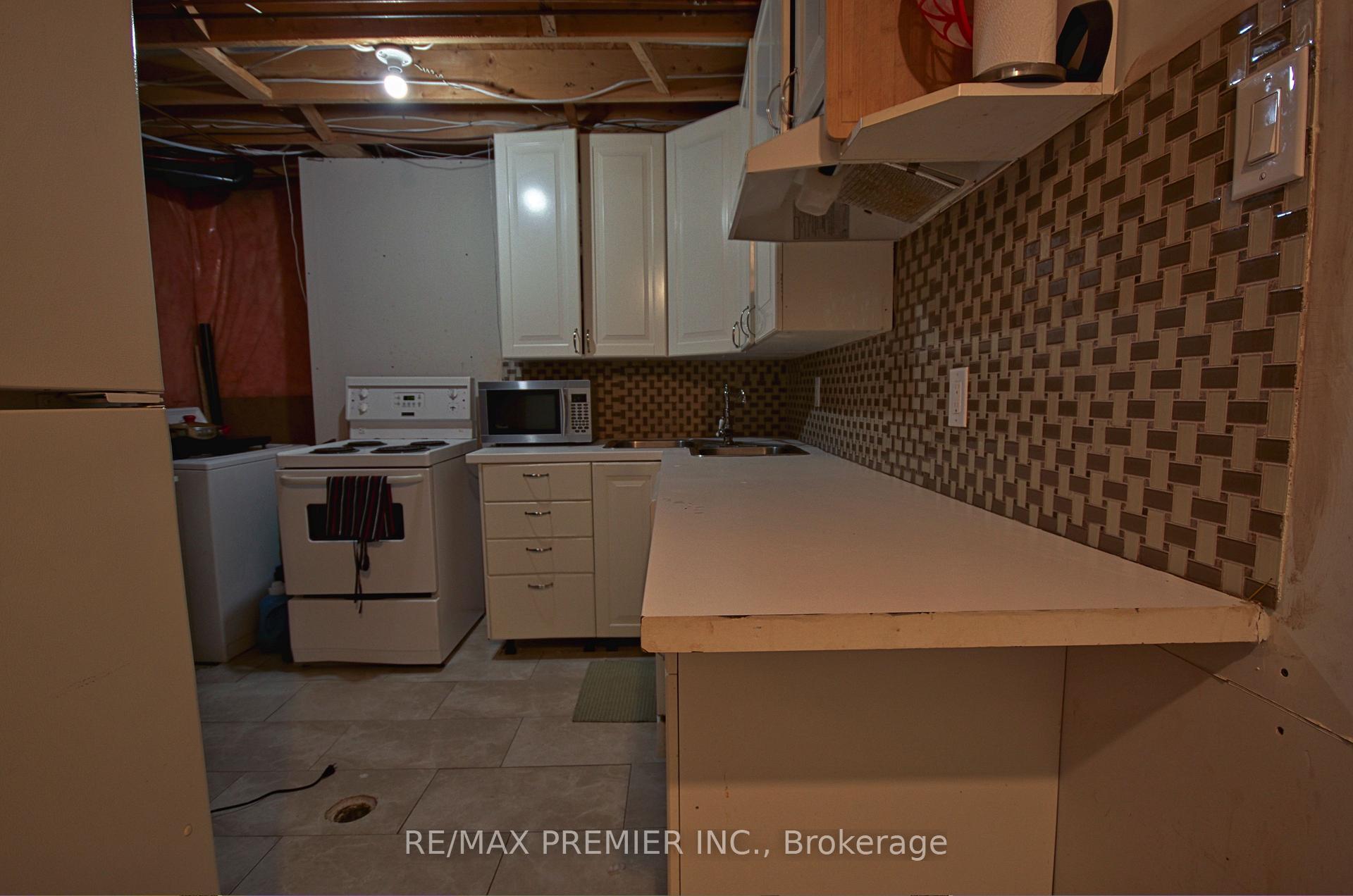 Photo 24 of 40 Kentucky Drive, Brampton, Fletcher's Creek South — HOMEH
