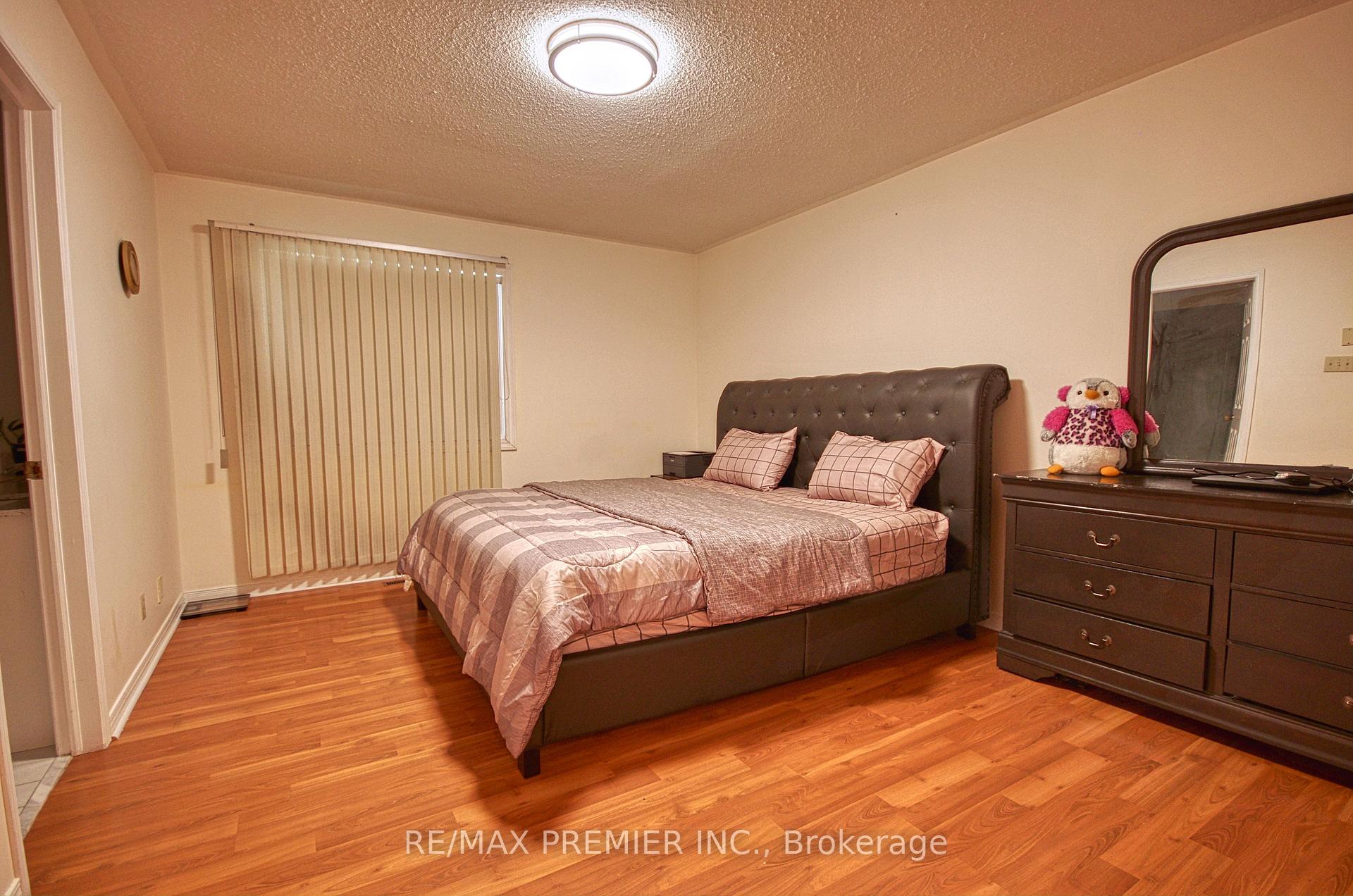 Photo 21 of 40 Kentucky Drive, Brampton, Fletcher's Creek South — HOMEH