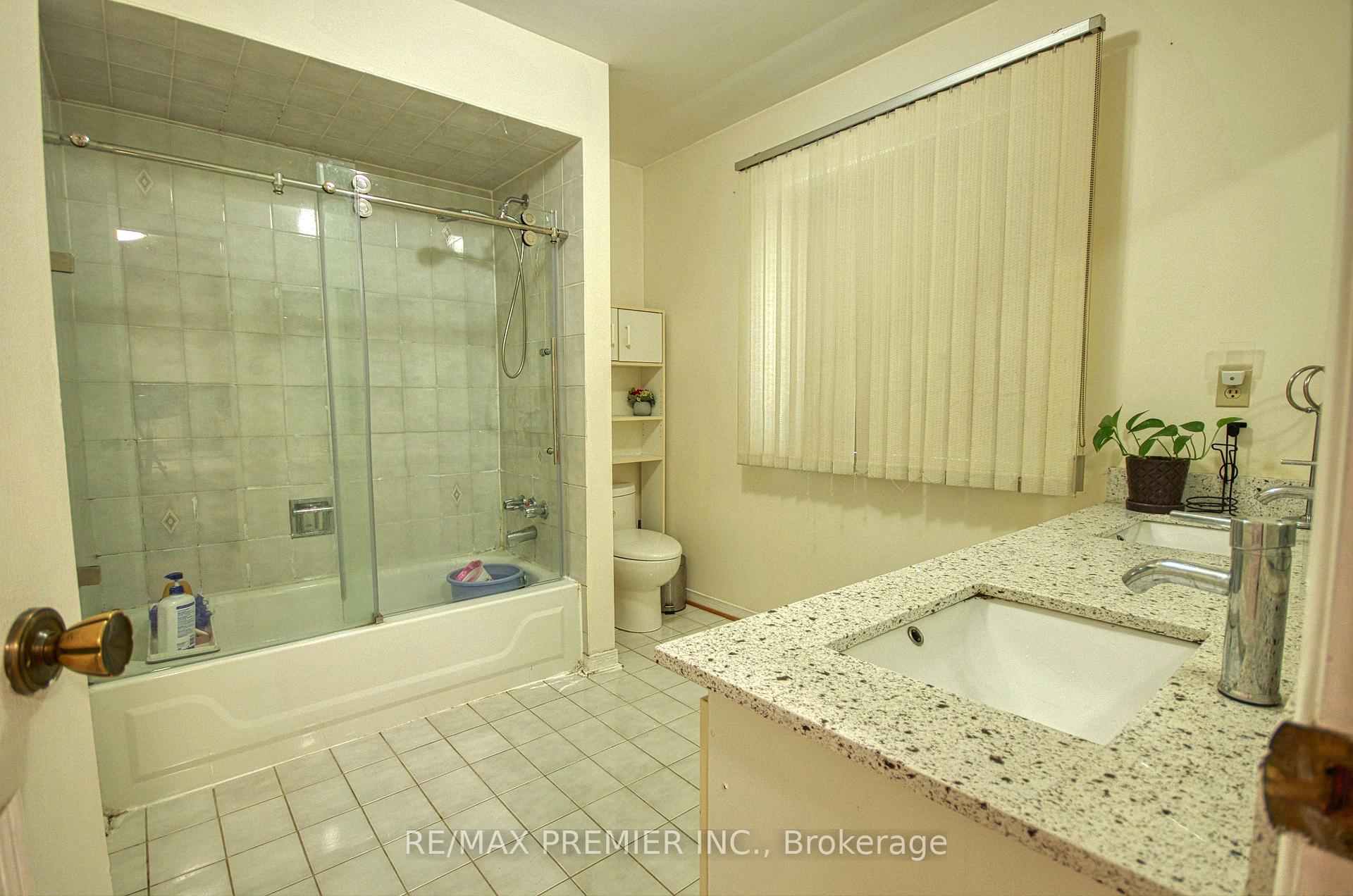 Photo 34 of 40 Kentucky Drive, Brampton, Fletcher's Creek South — HOMEH
