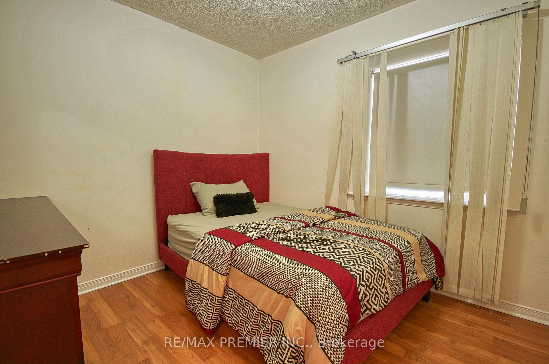 Photo 33 of 40 Kentucky Drive, Brampton, Fletcher's Creek South — HOMEH
