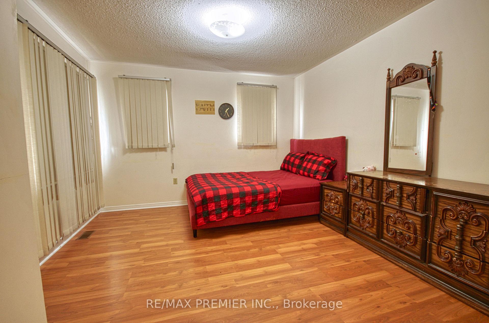 Photo 20 of 40 Kentucky Drive, Brampton, Fletcher's Creek South — HOMEH