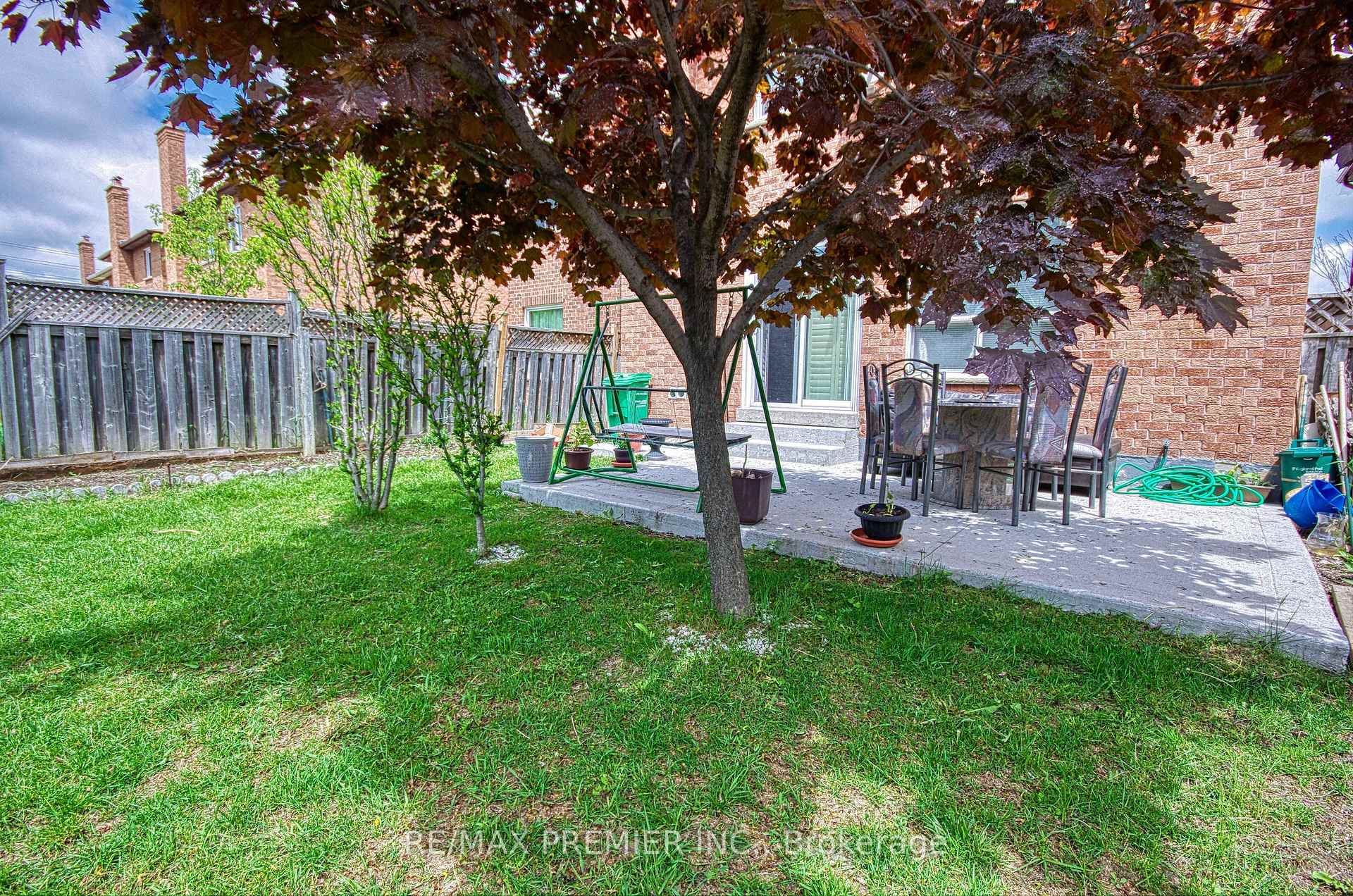 Photo 28 of 40 Kentucky Drive, Brampton, Fletcher's Creek South — HOMEH