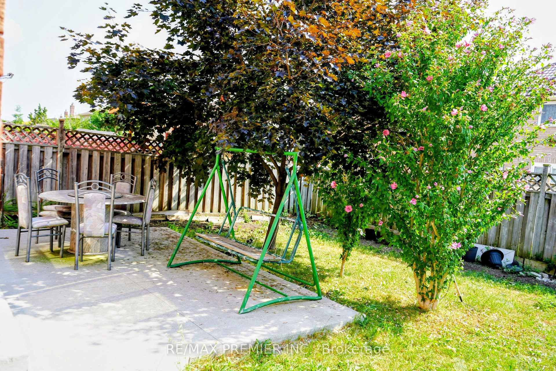 Photo 30 of 40 Kentucky Drive, Brampton, Fletcher's Creek South — HOMEH