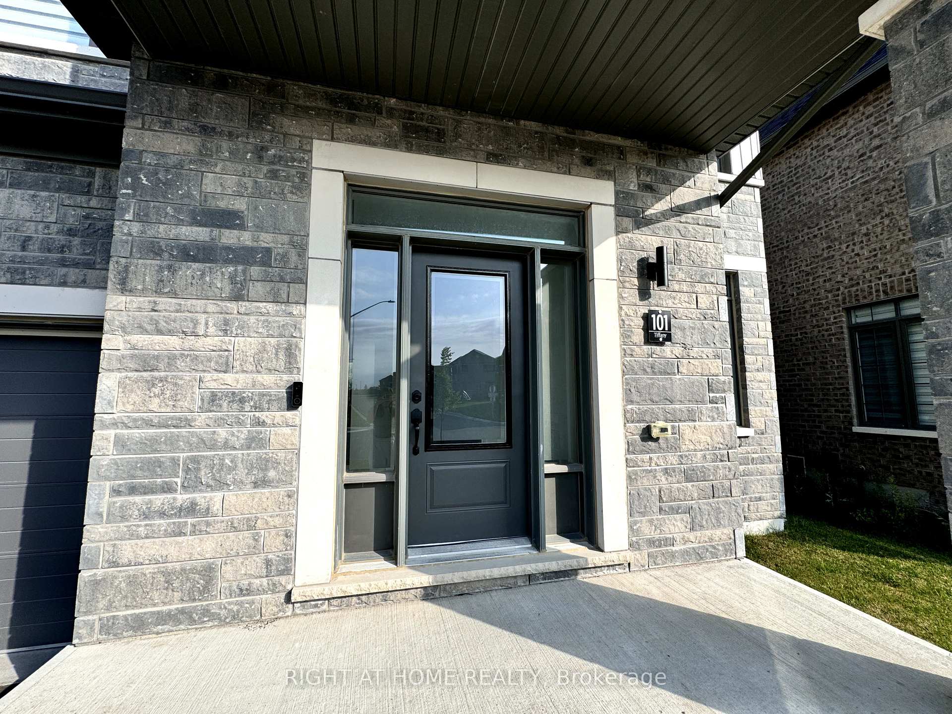 Photo 10 of 101 Nottingham Road, Barrie, Rural Barrie Southeast — HOMEH