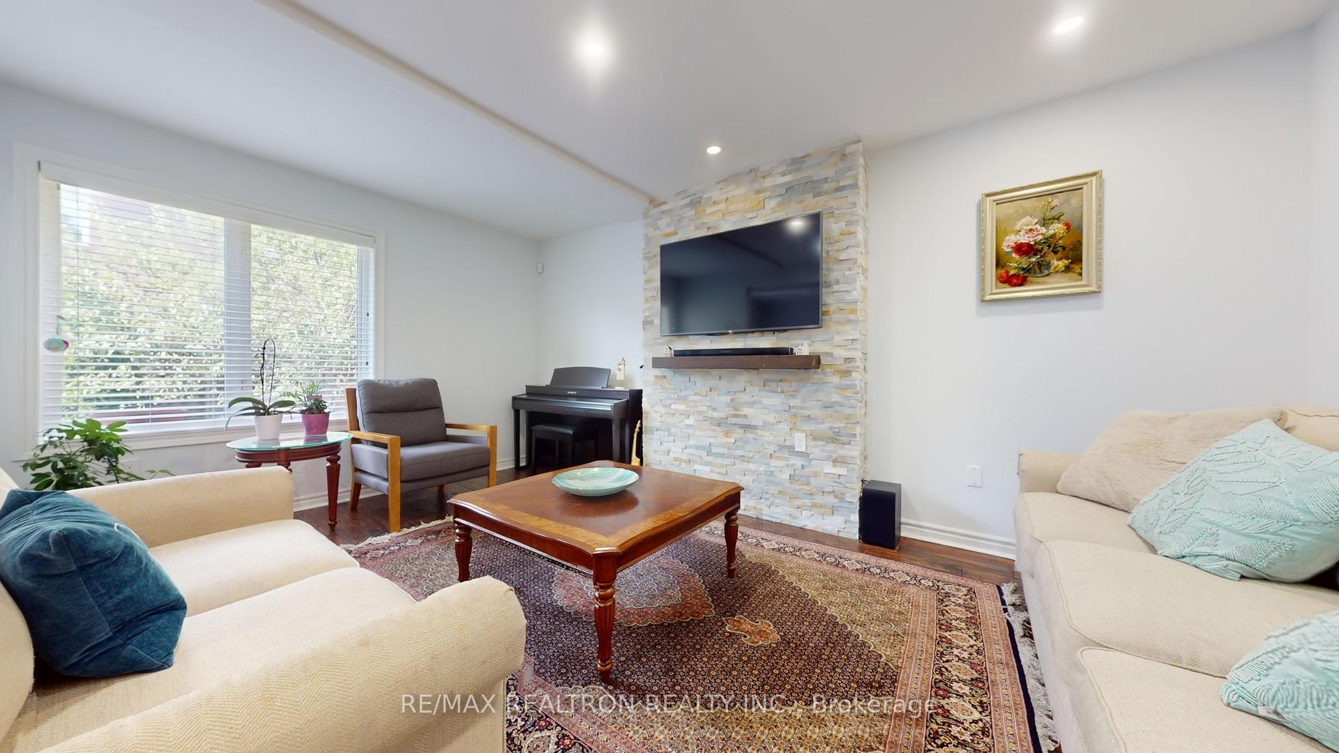 Photo 19 of 24 Monte Cristi Street, Vaughan, Maple — HOMEH
