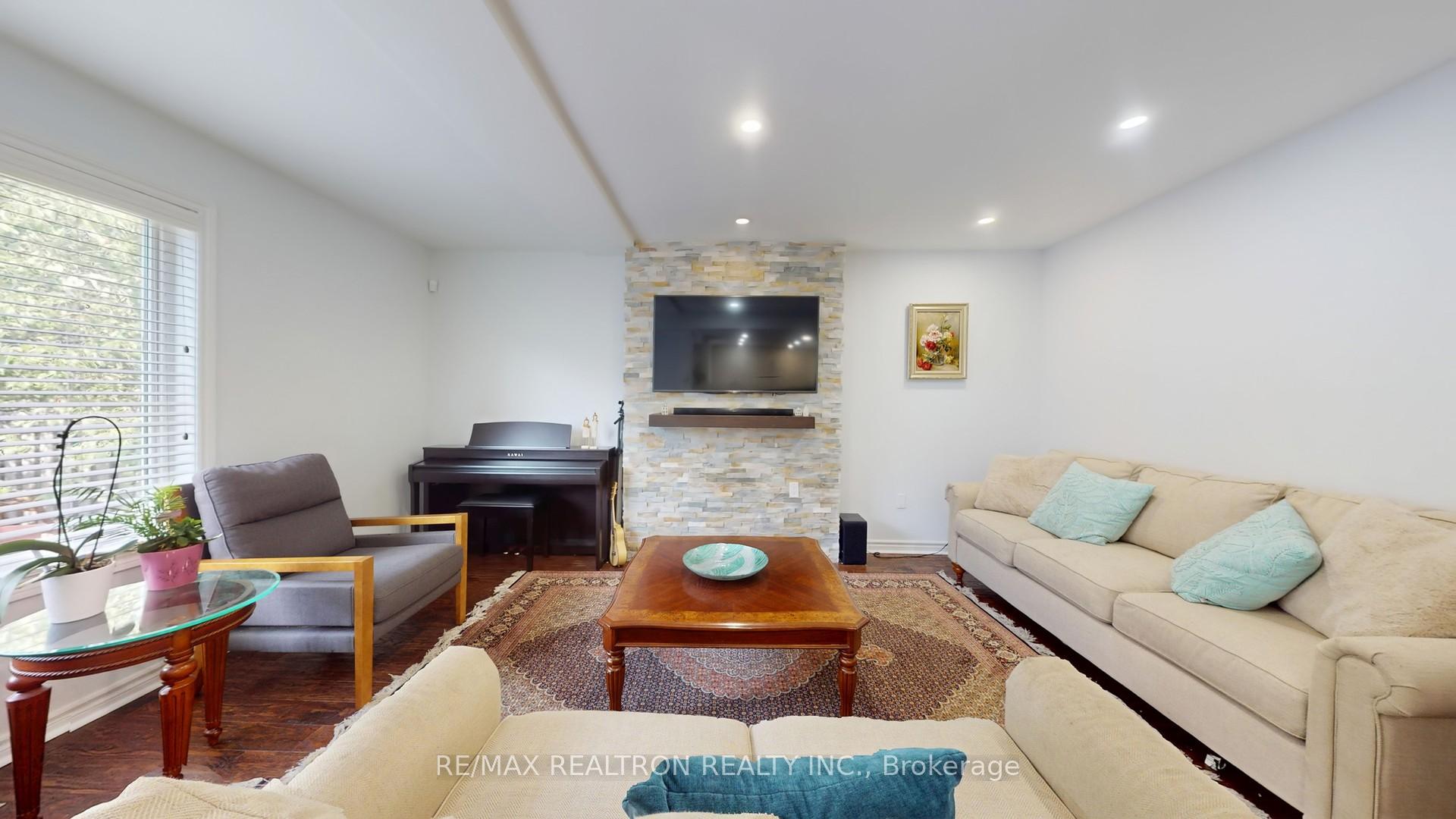 Photo 3 of 24 Monte Cristi Street, Vaughan, Maple — HOMEH